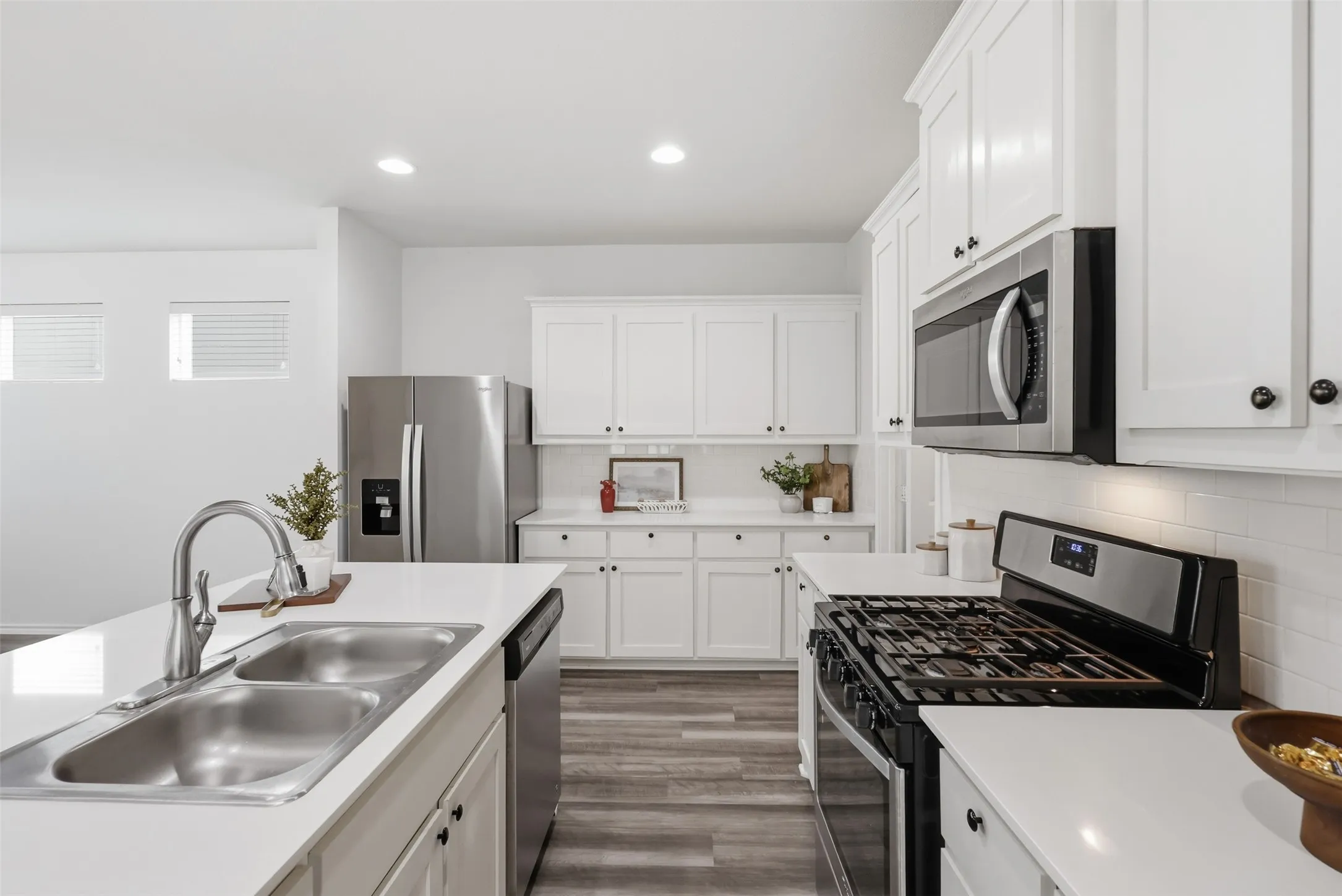 Single Family Residence For Sale in Kaufman County , 1978 Sunnybrook Drive, Heartland, Texas 75126, 3 Bedroom, 3 Bathroom, 2 Garage spaces, 2,172 Sqft, built in 2018, mls#21404839, Real Estate Agent in Heartland, Homes For Sale in Kaufman county, Homes For Sale in Heartland, Realtor in Heartland Texas, Real Estate Brokerage Independent Realty Texas, Luminita Cordes Realtor