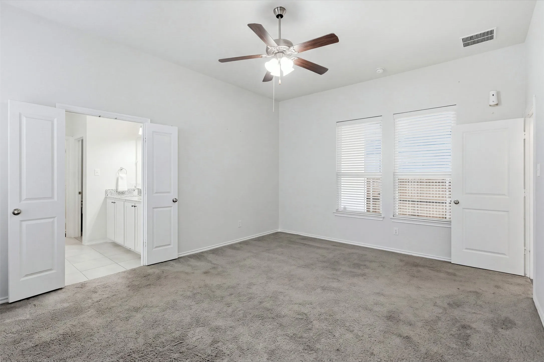 Single Family Residence For Sale in Kaufman County , 1978 Sunnybrook Drive, Heartland, Texas 75126, 3 Bedroom, 3 Bathroom, 2 Garage spaces, 2,172 Sqft, built in 2018, mls#21404839, Real Estate Agent in Heartland, Homes For Sale in Kaufman county, Homes For Sale in Heartland, Realtor in Heartland Texas, Real Estate Brokerage Independent Realty Texas, Luminita Cordes Realtor