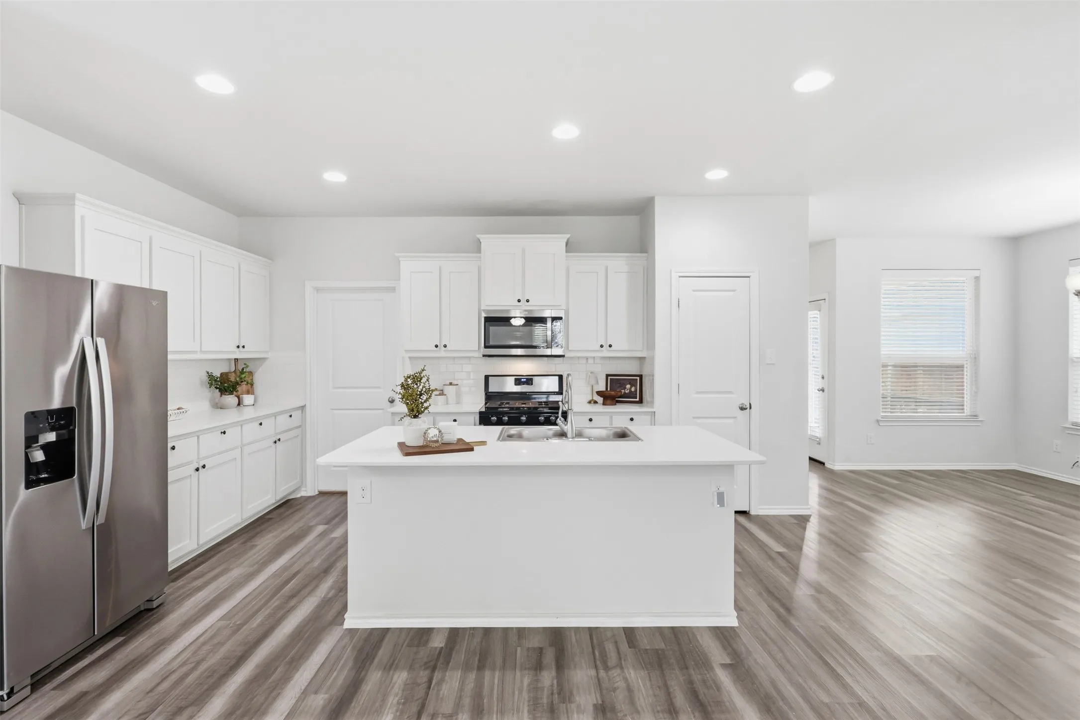 Single Family Residence For Sale in Kaufman County , 1978 Sunnybrook Drive, Heartland, Texas 75126, 3 Bedroom, 3 Bathroom, 2 Garage spaces, 2,172 Sqft, built in 2018, mls#21404839, Real Estate Agent in Heartland, Homes For Sale in Kaufman county, Homes For Sale in Heartland, Realtor in Heartland Texas, Real Estate Brokerage Independent Realty Texas, Luminita Cordes Realtor