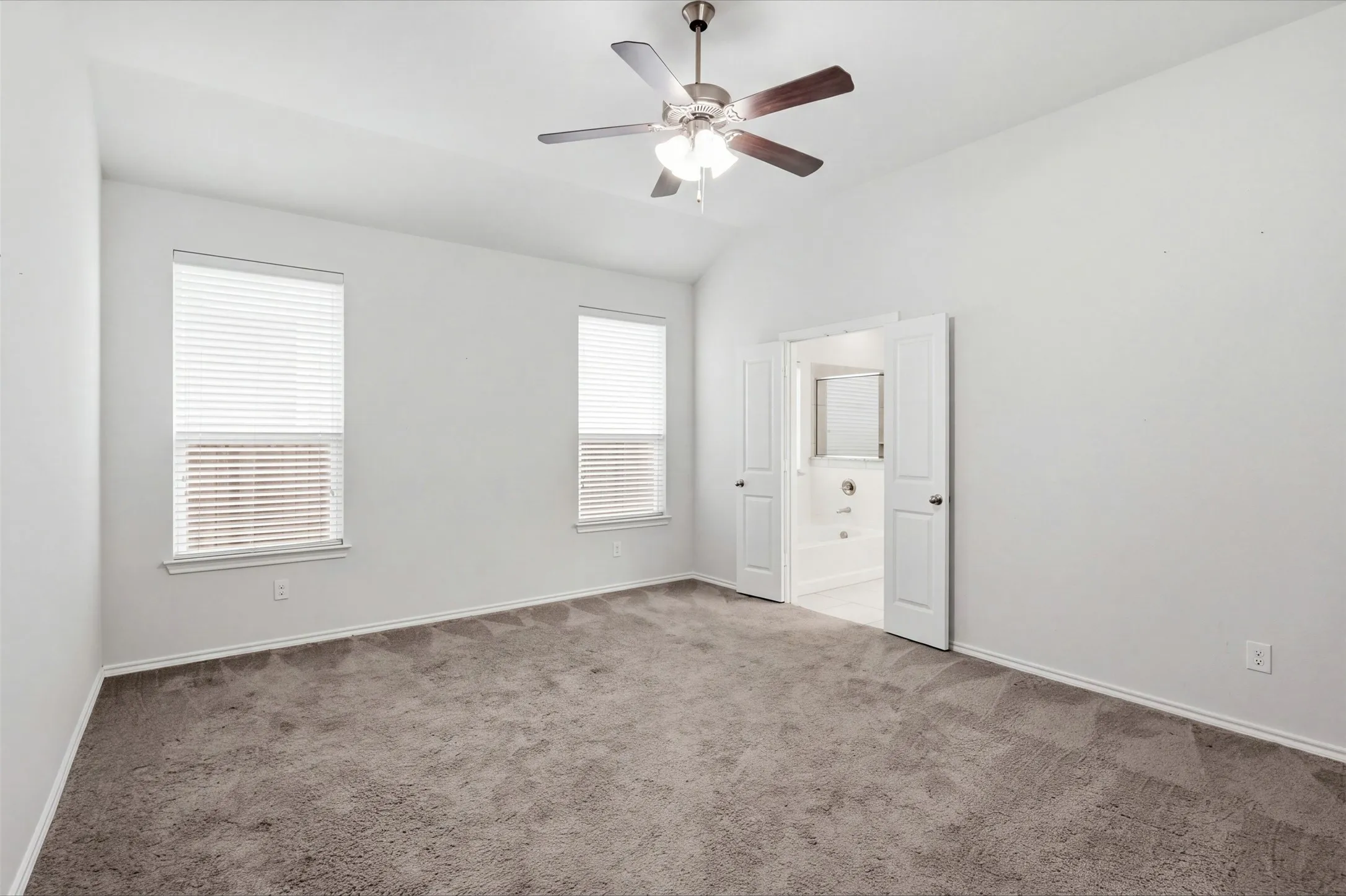 Single Family Residence For Sale in Kaufman County , 1978 Sunnybrook Drive, Heartland, Texas 75126, 3 Bedroom, 3 Bathroom, 2 Garage spaces, 2,172 Sqft, built in 2018, mls#21404839, Real Estate Agent in Heartland, Homes For Sale in Kaufman county, Homes For Sale in Heartland, Realtor in Heartland Texas, Real Estate Brokerage Independent Realty Texas, Luminita Cordes Realtor