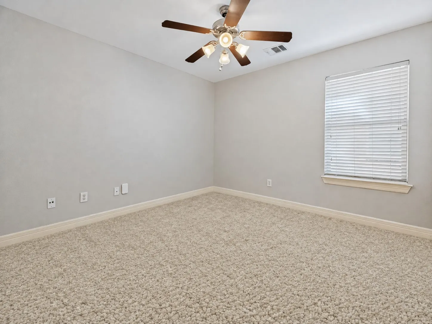Single Family Residence For Sale in Collin County , 5825 Quicksilver Drive, Mc Kinney, Texas 75070, 3 Bedroom, 2 Bathroom, 2 Garage spaces, 1,706 Sqft, built in 2006, mls#21404281, Real Estate Agent in Mc Kinney, Homes For Sale in Collin county, Homes For Sale in Mc Kinney, Realtor in Mc Kinney Texas, Real Estate Brokerage Independent Realty Texas, Luminita Cordes Realtor