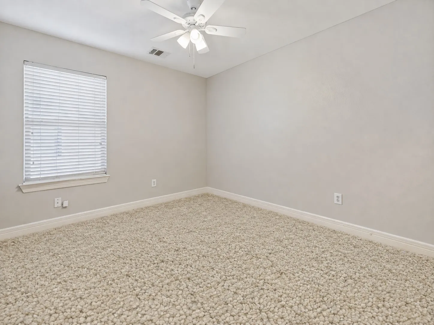 Single Family Residence For Sale in Collin County , 5825 Quicksilver Drive, Mc Kinney, Texas 75070, 3 Bedroom, 2 Bathroom, 2 Garage spaces, 1,706 Sqft, built in 2006, mls#21404281, Real Estate Agent in Mc Kinney, Homes For Sale in Collin county, Homes For Sale in Mc Kinney, Realtor in Mc Kinney Texas, Real Estate Brokerage Independent Realty Texas, Luminita Cordes Realtor