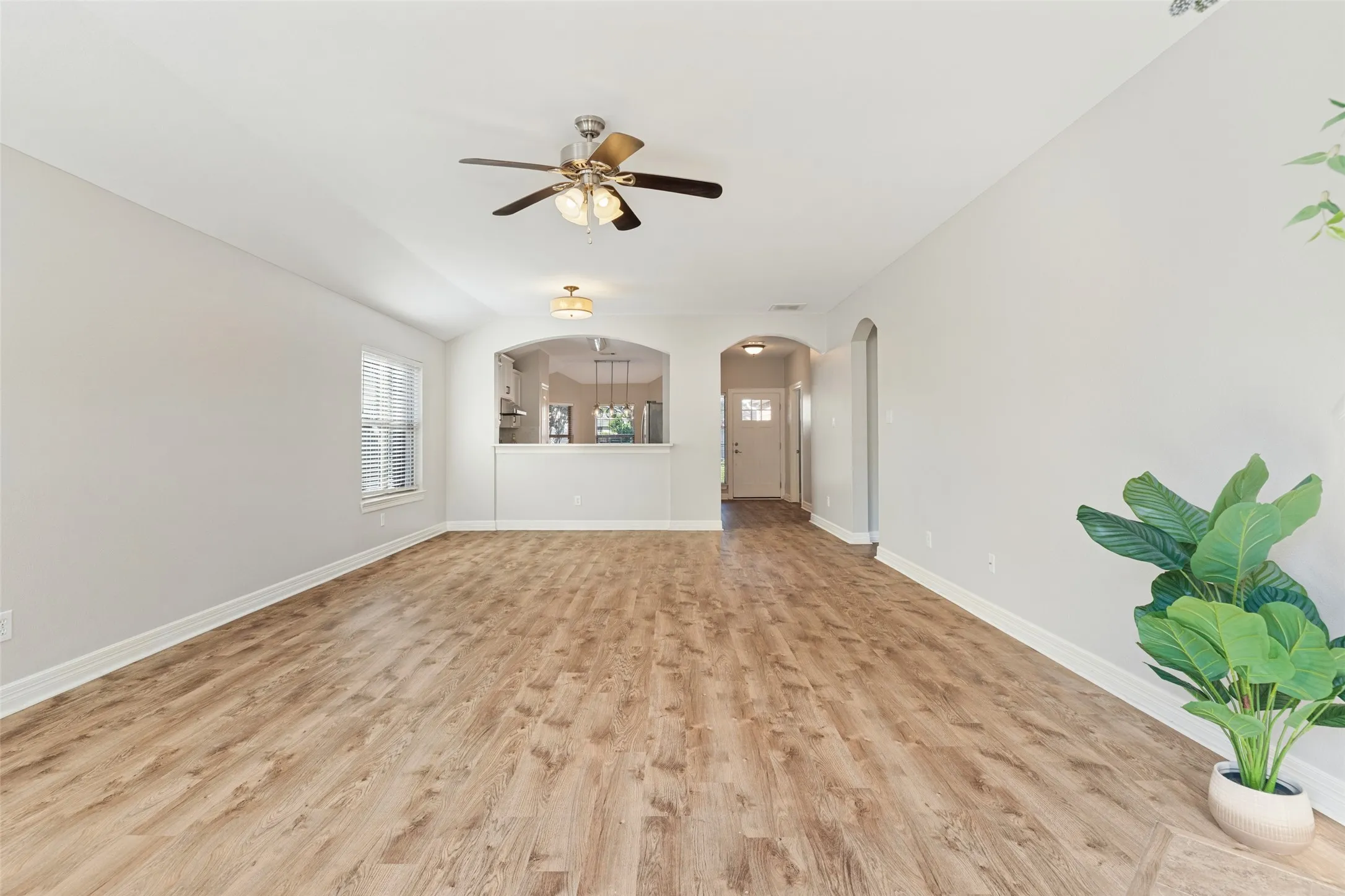Single Family Residence For Sale in Collin County , 5825 Quicksilver Drive, Mc Kinney, Texas 75070, 3 Bedroom, 2 Bathroom, 2 Garage spaces, 1,706 Sqft, built in 2006, mls#21404281, Real Estate Agent in Mc Kinney, Homes For Sale in Collin county, Homes For Sale in Mc Kinney, Realtor in Mc Kinney Texas, Real Estate Brokerage Independent Realty Texas, Luminita Cordes Realtor