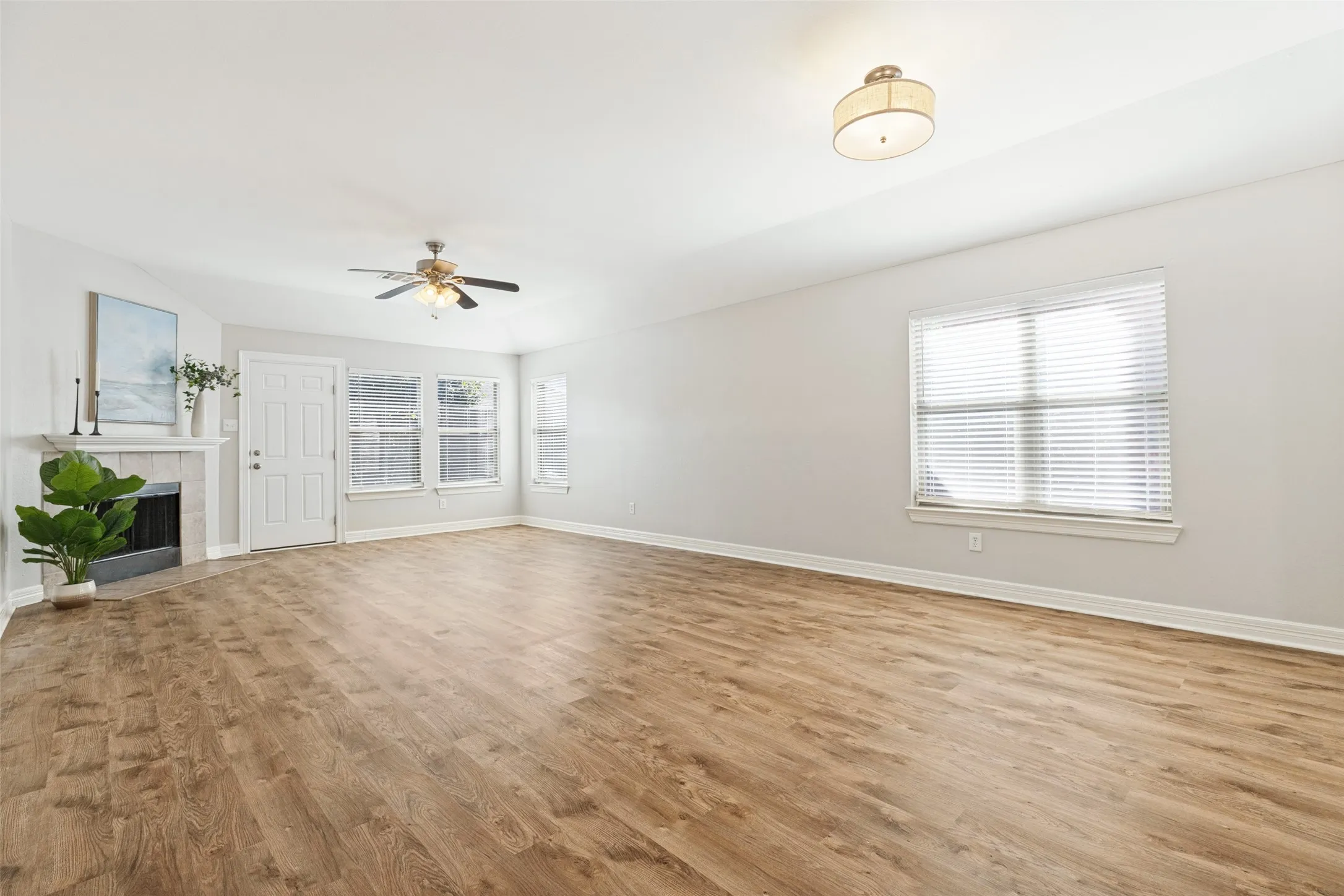 Single Family Residence For Sale in Collin County , 5825 Quicksilver Drive, Mc Kinney, Texas 75070, 3 Bedroom, 2 Bathroom, 2 Garage spaces, 1,706 Sqft, built in 2006, mls#21404281, Real Estate Agent in Mc Kinney, Homes For Sale in Collin county, Homes For Sale in Mc Kinney, Realtor in Mc Kinney Texas, Real Estate Brokerage Independent Realty Texas, Luminita Cordes Realtor