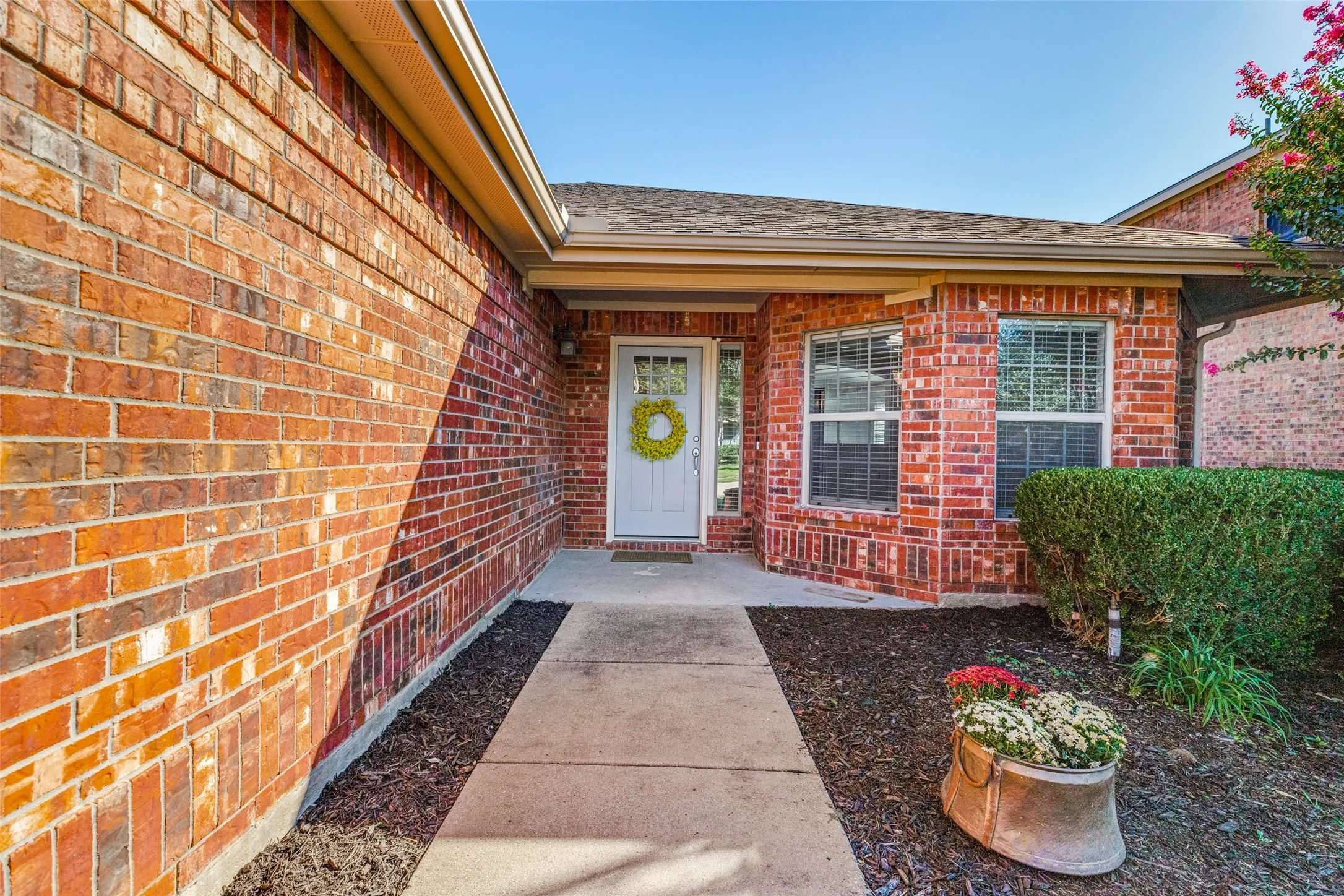 Single Family Residence For Sale in Collin County , 5825 Quicksilver Drive, Mc Kinney, Texas 75070, 3 Bedroom, 2 Bathroom, 2 Garage spaces, 1,706 Sqft, built in 2006, mls#21404281, Real Estate Agent in Mc Kinney, Homes For Sale in Collin county, Homes For Sale in Mc Kinney, Realtor in Mc Kinney Texas, Real Estate Brokerage Independent Realty Texas, Luminita Cordes Realtor