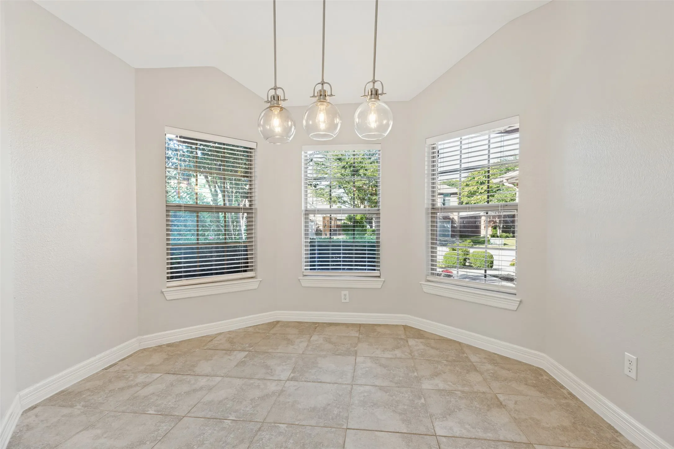 Single Family Residence For Sale in Collin County , 5825 Quicksilver Drive, Mc Kinney, Texas 75070, 3 Bedroom, 2 Bathroom, 2 Garage spaces, 1,706 Sqft, built in 2006, mls#21404281, Real Estate Agent in Mc Kinney, Homes For Sale in Collin county, Homes For Sale in Mc Kinney, Realtor in Mc Kinney Texas, Real Estate Brokerage Independent Realty Texas, Luminita Cordes Realtor