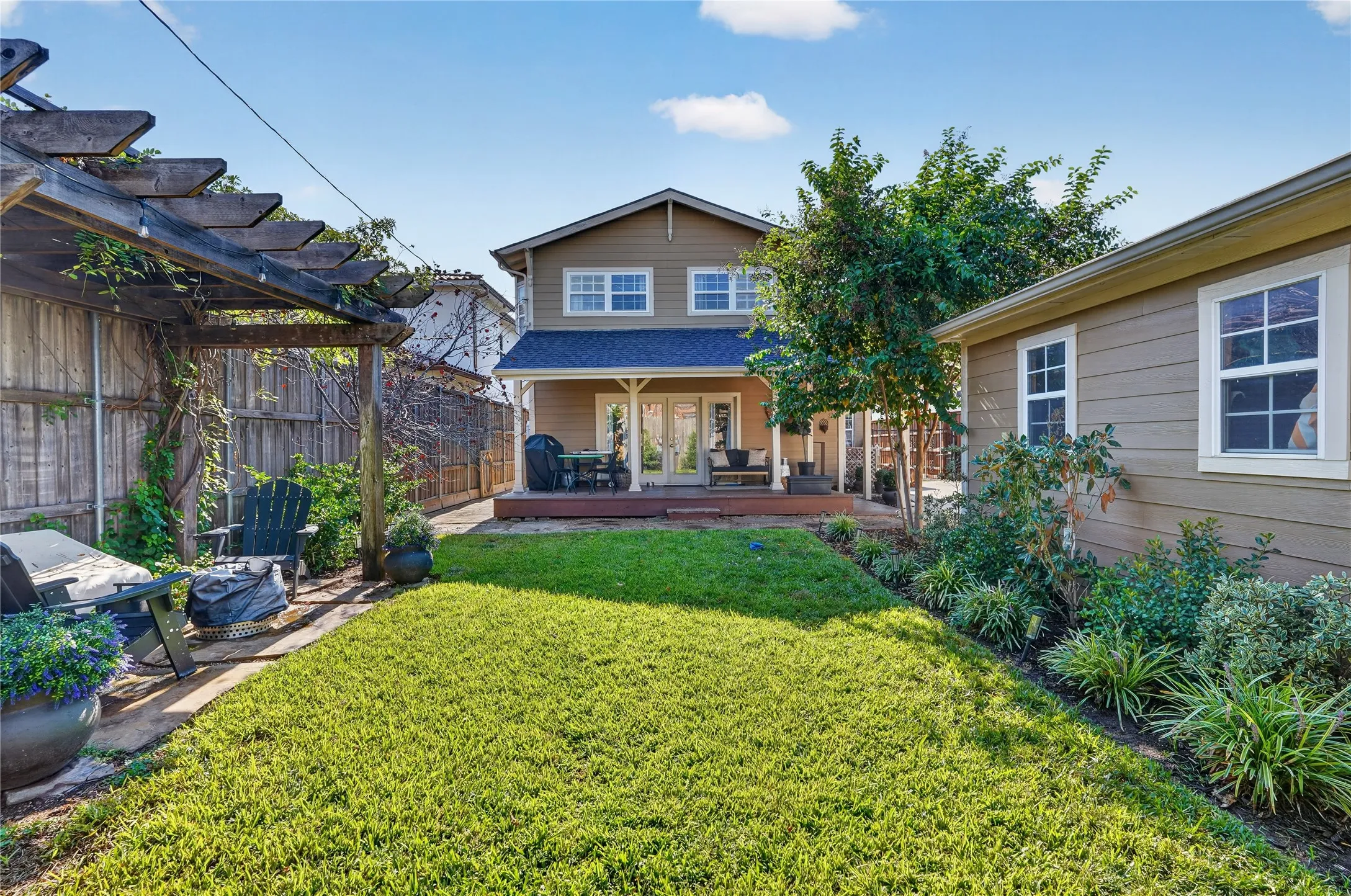 Single Family Residence For Sale in Dallas County , 4639 Elsby Avenue, Dallas, Texas 75209, 3 Bedroom, 2 Bathroom, 2 Garage spaces, 2,371 Sqft, built in 1944, mls#21400948, Real Estate Agent in Dallas, Homes For Sale in Dallas county, Homes For Sale in Dallas, Realtor in Dallas Texas, Real Estate Brokerage Independent Realty Texas, Luminita Cordes Realtor
