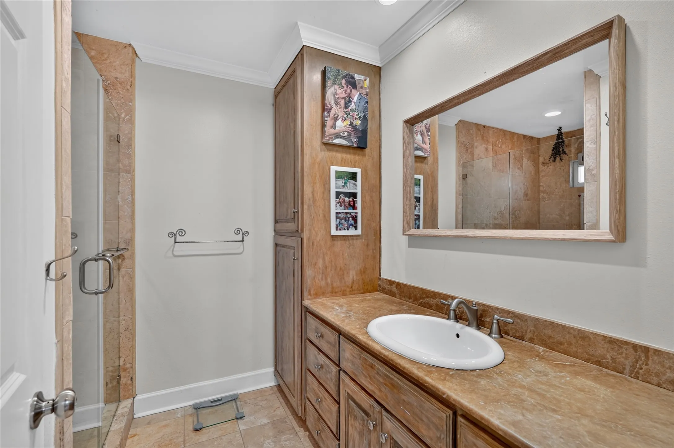 Single Family Residence For Sale in Dallas County , 4639 Elsby Avenue, Dallas, Texas 75209, 3 Bedroom, 2 Bathroom, 2 Garage spaces, 2,371 Sqft, built in 1944, mls#21400948, Real Estate Agent in Dallas, Homes For Sale in Dallas county, Homes For Sale in Dallas, Realtor in Dallas Texas, Real Estate Brokerage Independent Realty Texas, Luminita Cordes Realtor