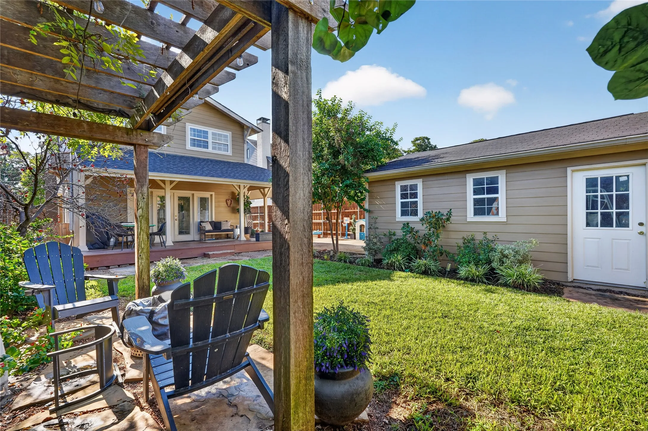 Single Family Residence For Sale in Dallas County , 4639 Elsby Avenue, Dallas, Texas 75209, 3 Bedroom, 2 Bathroom, 2 Garage spaces, 2,371 Sqft, built in 1944, mls#21400948, Real Estate Agent in Dallas, Homes For Sale in Dallas county, Homes For Sale in Dallas, Realtor in Dallas Texas, Real Estate Brokerage Independent Realty Texas, Luminita Cordes Realtor