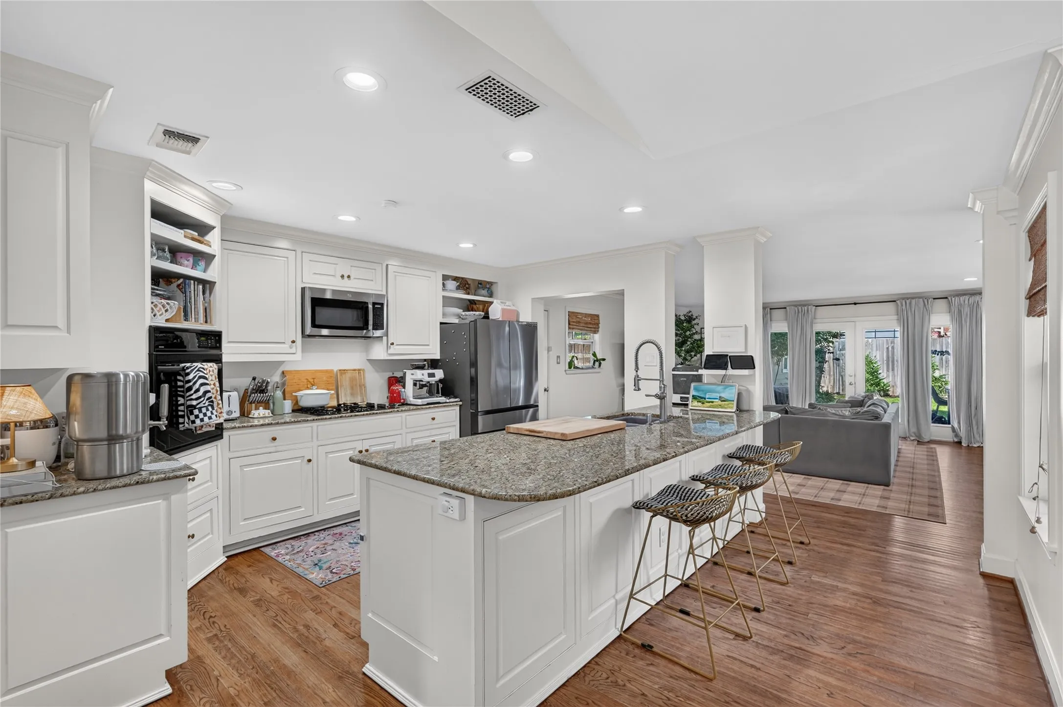 Single Family Residence For Sale in Dallas County , 4639 Elsby Avenue, Dallas, Texas 75209, 3 Bedroom, 2 Bathroom, 2 Garage spaces, 2,371 Sqft, built in 1944, mls#21400948, Real Estate Agent in Dallas, Homes For Sale in Dallas county, Homes For Sale in Dallas, Realtor in Dallas Texas, Real Estate Brokerage Independent Realty Texas, Luminita Cordes Realtor