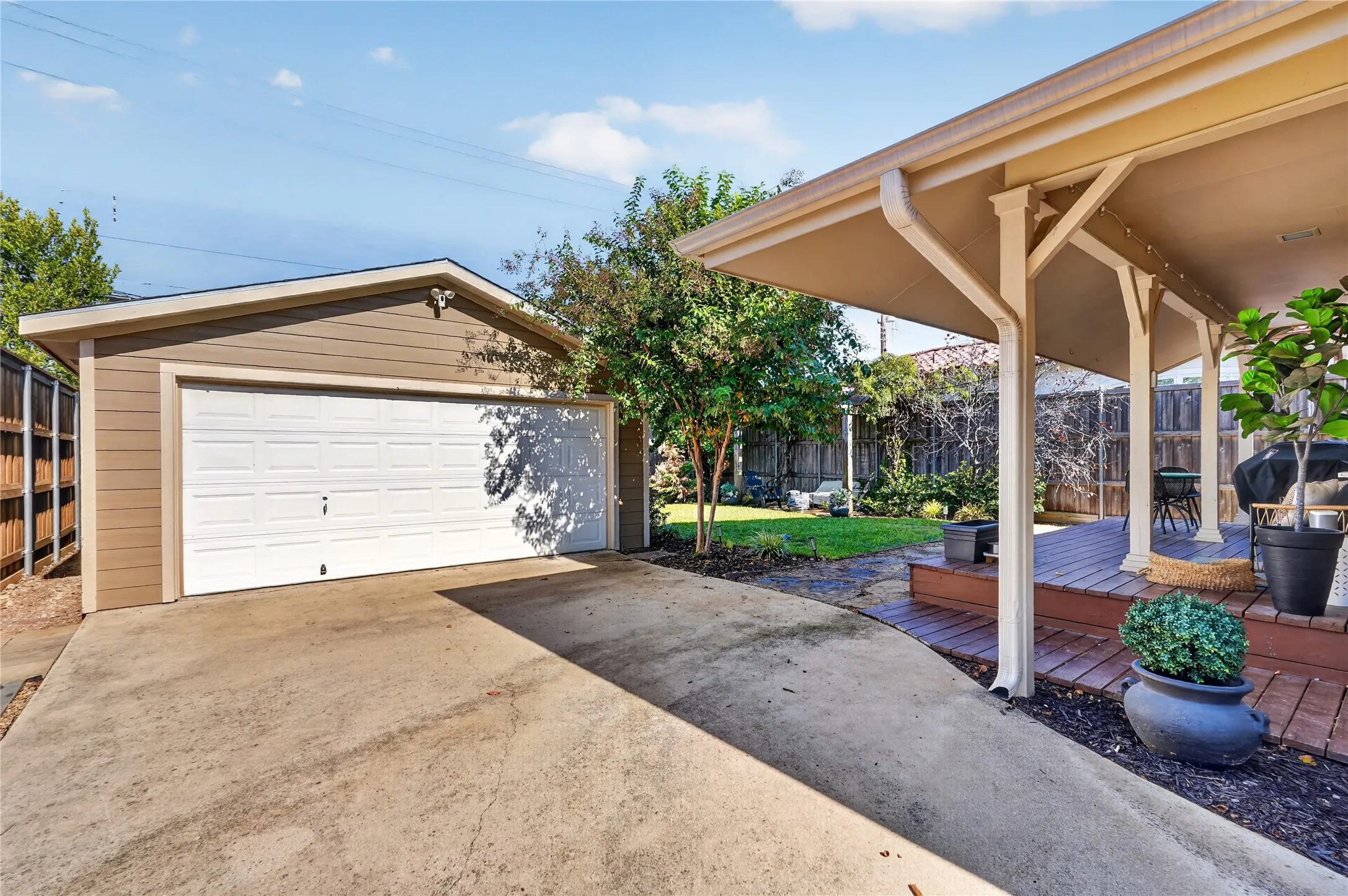 Single Family Residence For Sale in Dallas County , 4639 Elsby Avenue, Dallas, Texas 75209, 3 Bedroom, 2 Bathroom, 2 Garage spaces, 2,371 Sqft, built in 1944, mls#21400948, Real Estate Agent in Dallas, Homes For Sale in Dallas county, Homes For Sale in Dallas, Realtor in Dallas Texas, Real Estate Brokerage Independent Realty Texas, Luminita Cordes Realtor
