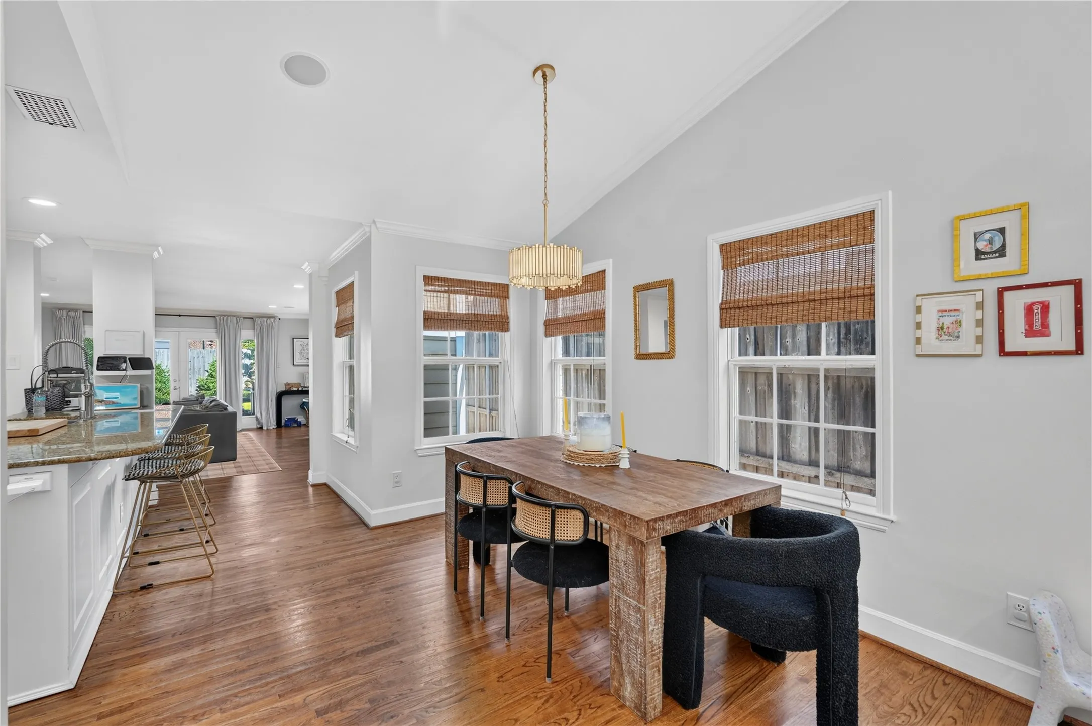 Single Family Residence For Sale in Dallas County , 4639 Elsby Avenue, Dallas, Texas 75209, 3 Bedroom, 2 Bathroom, 2 Garage spaces, 2,371 Sqft, built in 1944, mls#21400948, Real Estate Agent in Dallas, Homes For Sale in Dallas county, Homes For Sale in Dallas, Realtor in Dallas Texas, Real Estate Brokerage Independent Realty Texas, Luminita Cordes Realtor