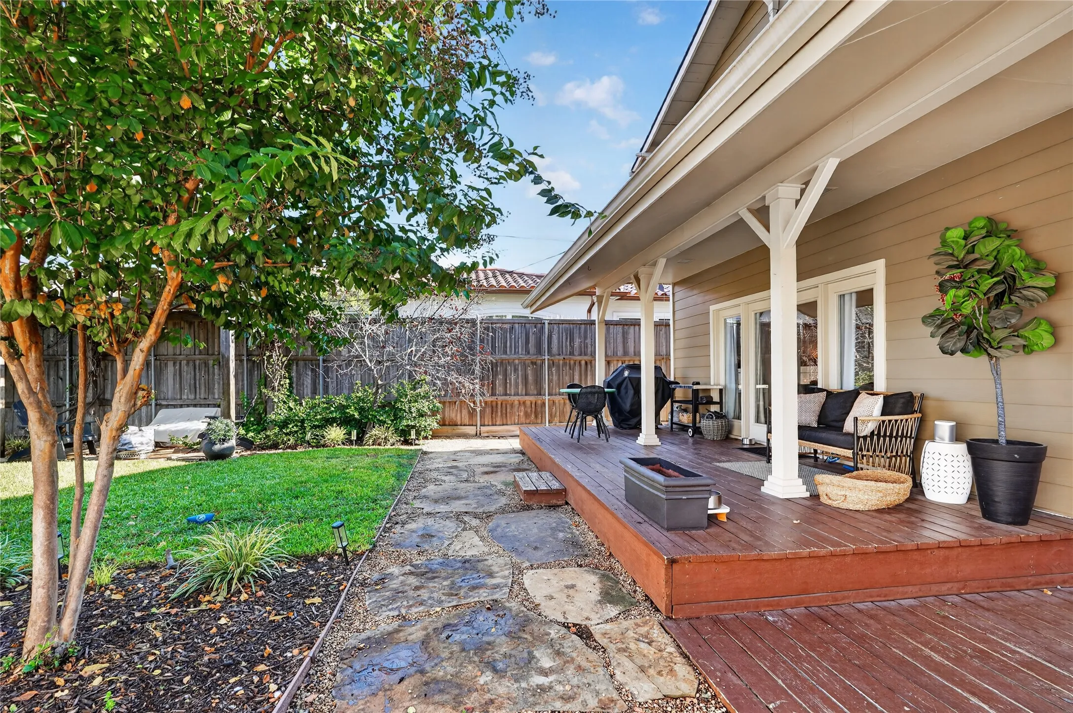 Single Family Residence For Sale in Dallas County , 4639 Elsby Avenue, Dallas, Texas 75209, 3 Bedroom, 2 Bathroom, 2 Garage spaces, 2,371 Sqft, built in 1944, mls#21400948, Real Estate Agent in Dallas, Homes For Sale in Dallas county, Homes For Sale in Dallas, Realtor in Dallas Texas, Real Estate Brokerage Independent Realty Texas, Luminita Cordes Realtor