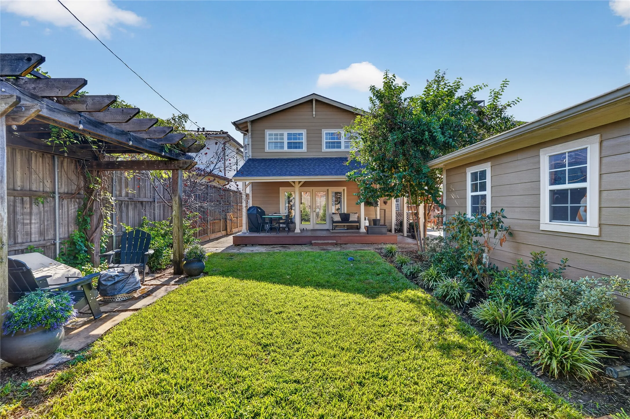 Single Family Residence For Sale in Dallas County , 4639 Elsby Avenue, Dallas, Texas 75209, 3 Bedroom, 2 Bathroom, 2 Garage spaces, 2,371 Sqft, built in 1944, mls#21400948, Real Estate Agent in Dallas, Homes For Sale in Dallas county, Homes For Sale in Dallas, Realtor in Dallas Texas, Real Estate Brokerage Independent Realty Texas, Luminita Cordes Realtor