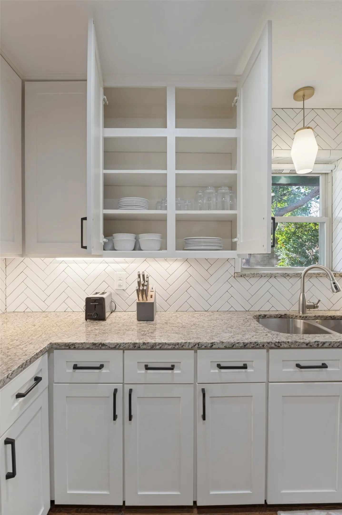 Single Family Residence For Rent in Dallas County , 10355 Carry Back Circle, Dallas, Texas 75229, 4 Bedroom, 3 Bathroom, 2 Garage spaces, 2,322 Sqft, built in 1965, mls#21407096, Real Estate Agent in Dallas, Homes For Rent in Dallas county, Homes For Rent in Dallas, Realtor in Dallas Texas, Real Estate Brokerage Independent Realty Texas, Luminita Cordes Realtor