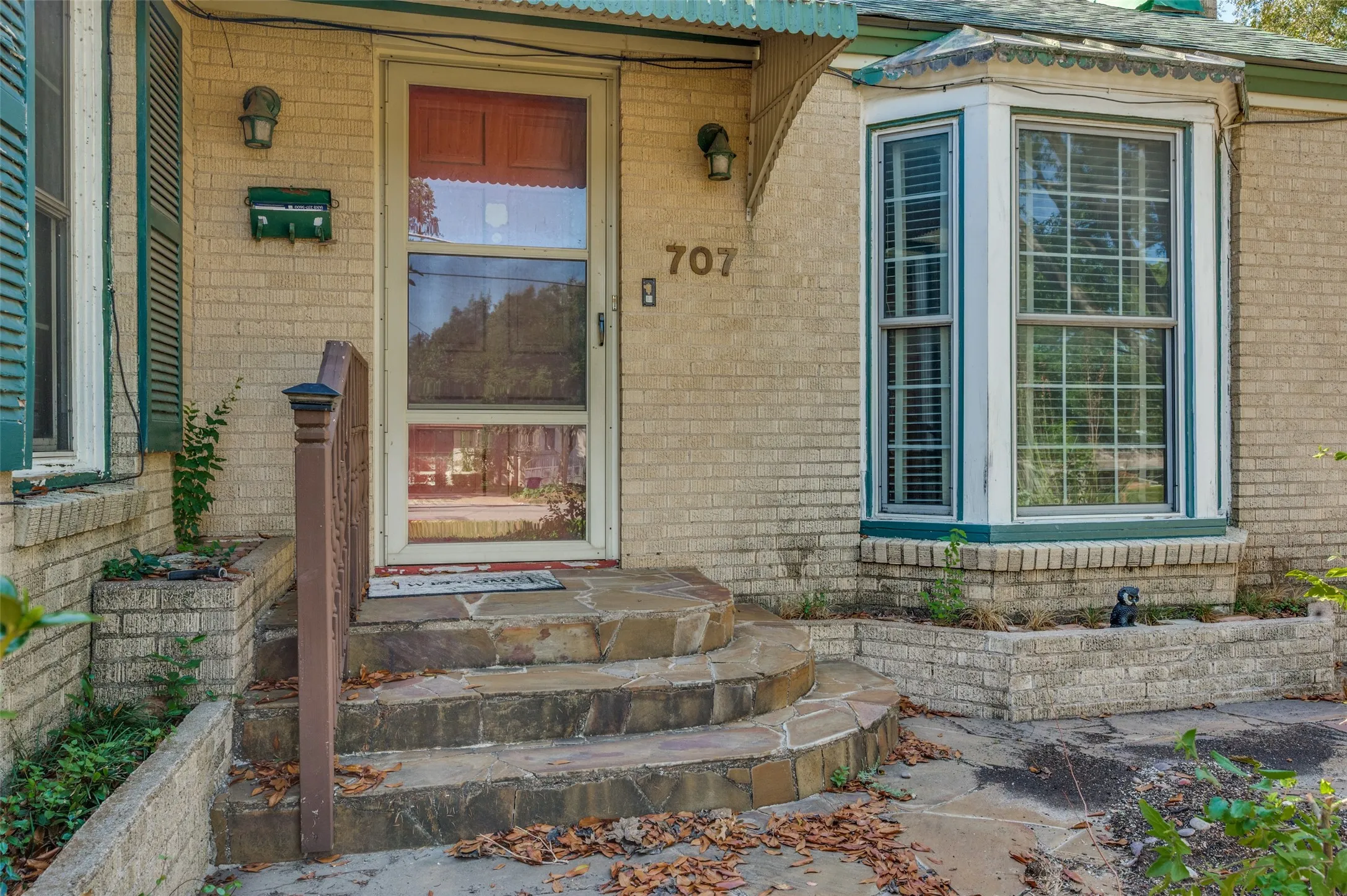 Single Family Residence For Sale in Dallas County , 707 N Oak Cliff Boulevard, Dallas, Texas 75208, 2 Bedroom, 1 Bathroom, 2 Garage spaces, 1,765 Sqft, built in 1940, mls#21407462, Real Estate Agent in Dallas, Homes For Sale in Dallas county, Homes For Sale in Dallas, Realtor in Dallas Texas, Real Estate Brokerage Independent Realty Texas, Luminita Cordes Realtor