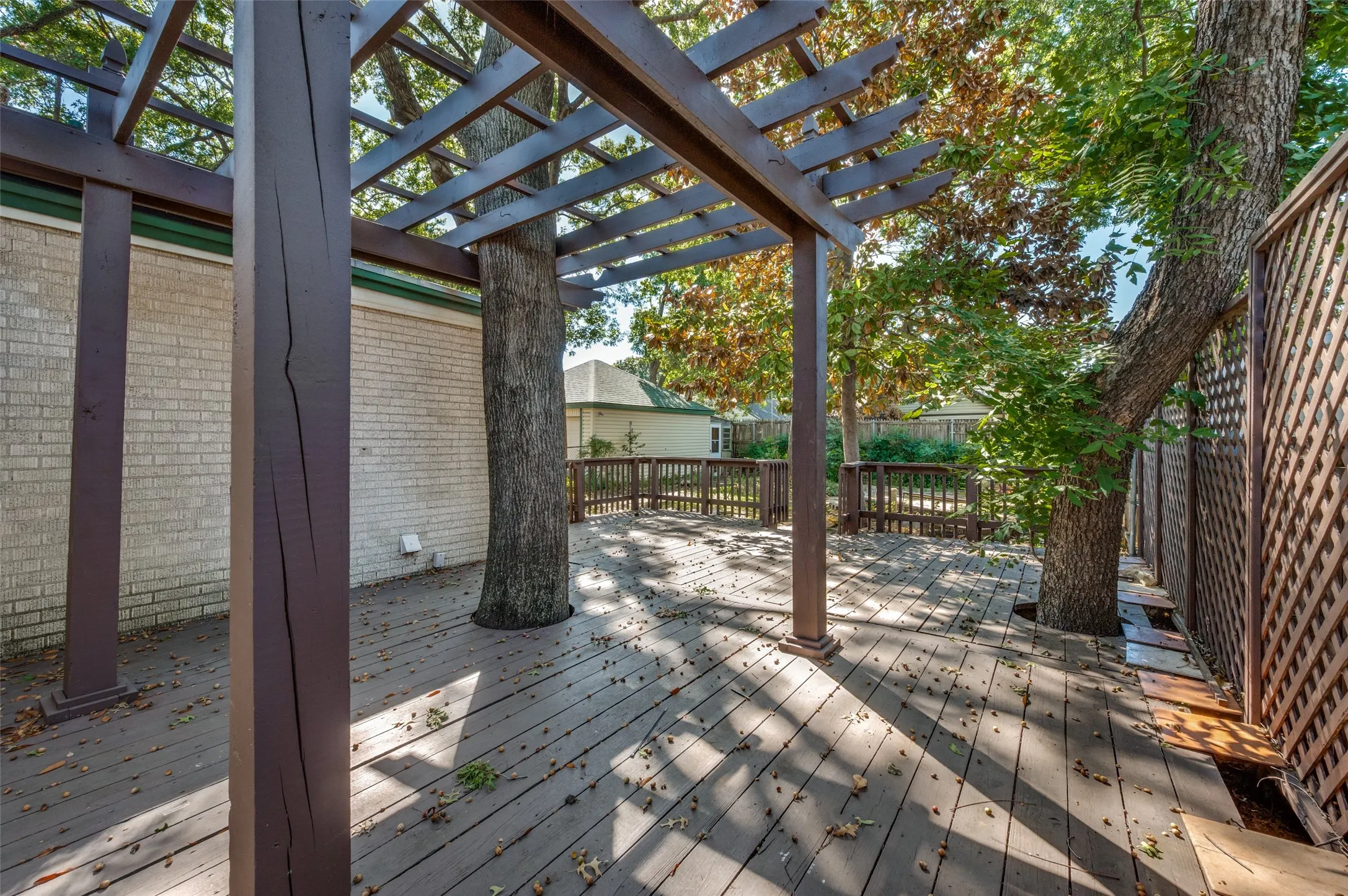 Single Family Residence For Sale in Dallas County , 707 N Oak Cliff Boulevard, Dallas, Texas 75208, 2 Bedroom, 1 Bathroom, 2 Garage spaces, 1,765 Sqft, built in 1940, mls#21407462, Real Estate Agent in Dallas, Homes For Sale in Dallas county, Homes For Sale in Dallas, Realtor in Dallas Texas, Real Estate Brokerage Independent Realty Texas, Luminita Cordes Realtor