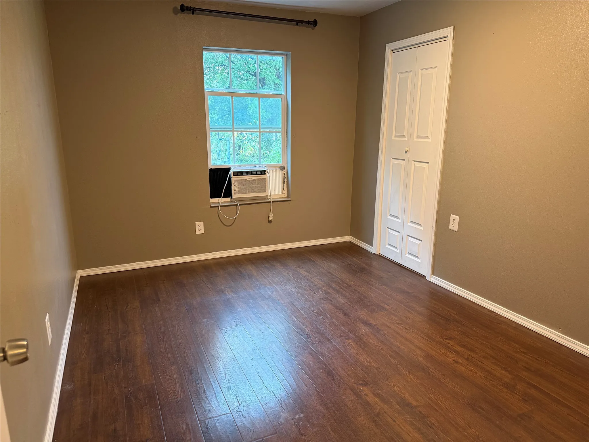 Single Family Residence For Rent in Mc Lennan County , 302 Cherry Street, Waco, Texas 76704, 3 Bedroom, 1 Bathroom, Garage spaces, 1,176 Sqft, built in 1929, mls#21405868, Real Estate Agent in Waco, Homes For Rent in Mc Lennan county, Homes For Rent in Waco, Realtor in Waco Texas, Real Estate Brokerage Independent Realty Texas, Luminita Cordes Realtor