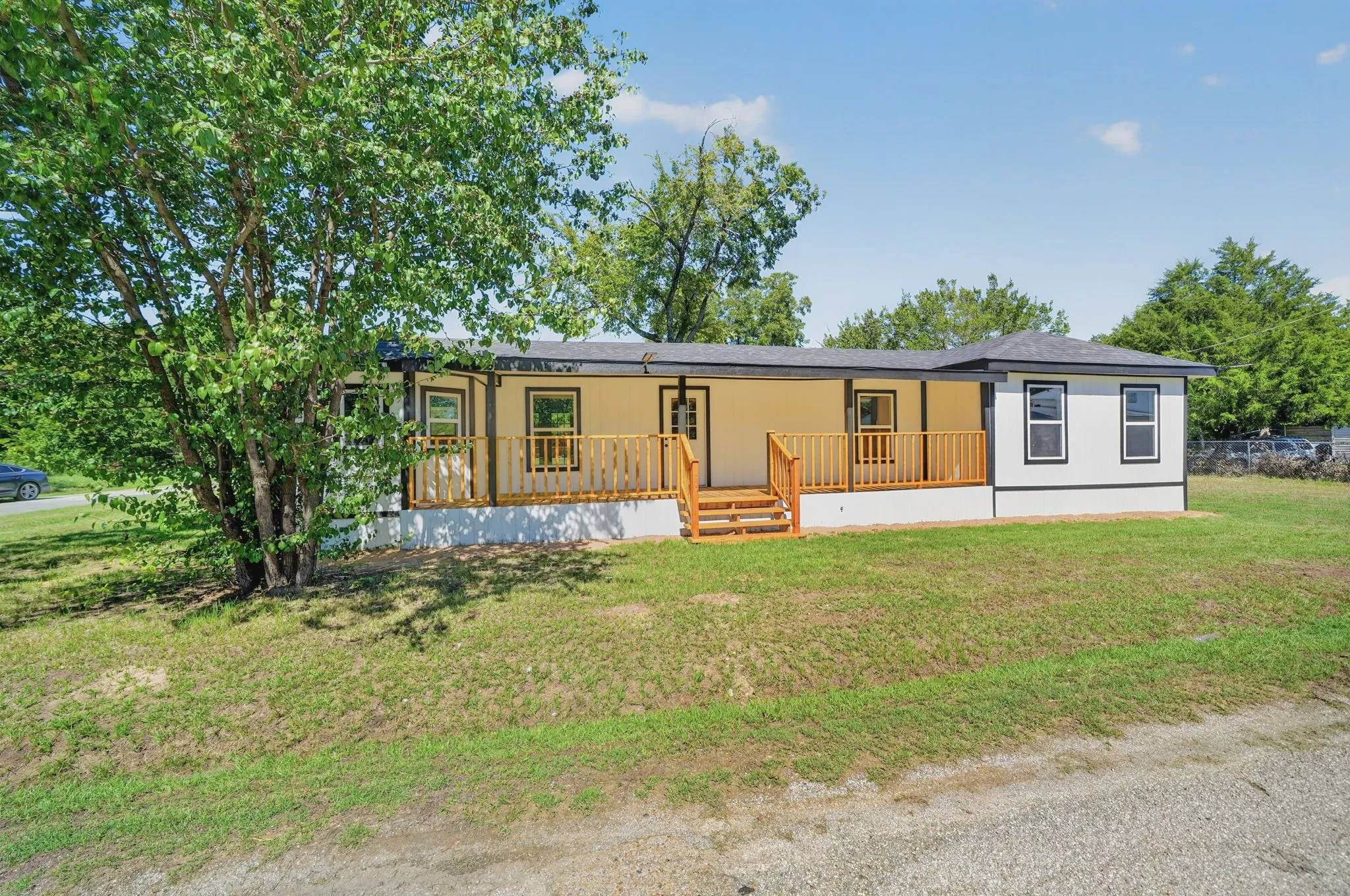 Single Family Residence For Sale in Hunt County , 3016 Payne Street, Wills Point, Texas 75169, 3 Bedroom, 2 Bathroom, Garage spaces, 1,799 Sqft, built in 1976, mls#21403708, Real Estate Agent in Wills Point, Homes For Sale in Hunt county, Homes For Sale in Wills Point, Realtor in Wills Point Texas, Real Estate Brokerage Independent Realty Texas, Luminita Cordes Realtor
