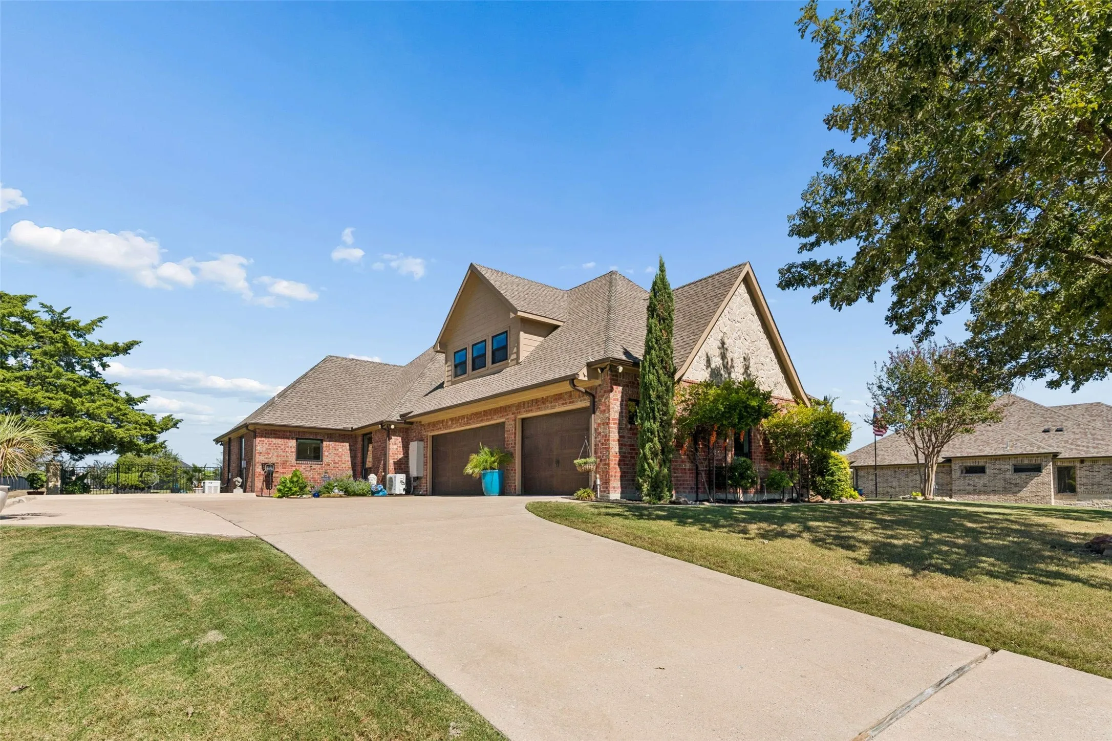 Single Family Residence For Sale in Collin County , 4613 Lake Breeze Drive, Mc Kinney, Texas 75071, 4 Bedroom, 5 Bathroom, 3 Garage spaces, 3,182 Sqft, built in 2007, mls#21405984, Real Estate Agent in Mc Kinney, Homes For Sale in Collin county, Homes For Sale in Mc Kinney, Realtor in Mc Kinney Texas, Real Estate Brokerage Independent Realty Texas, Luminita Cordes Realtor