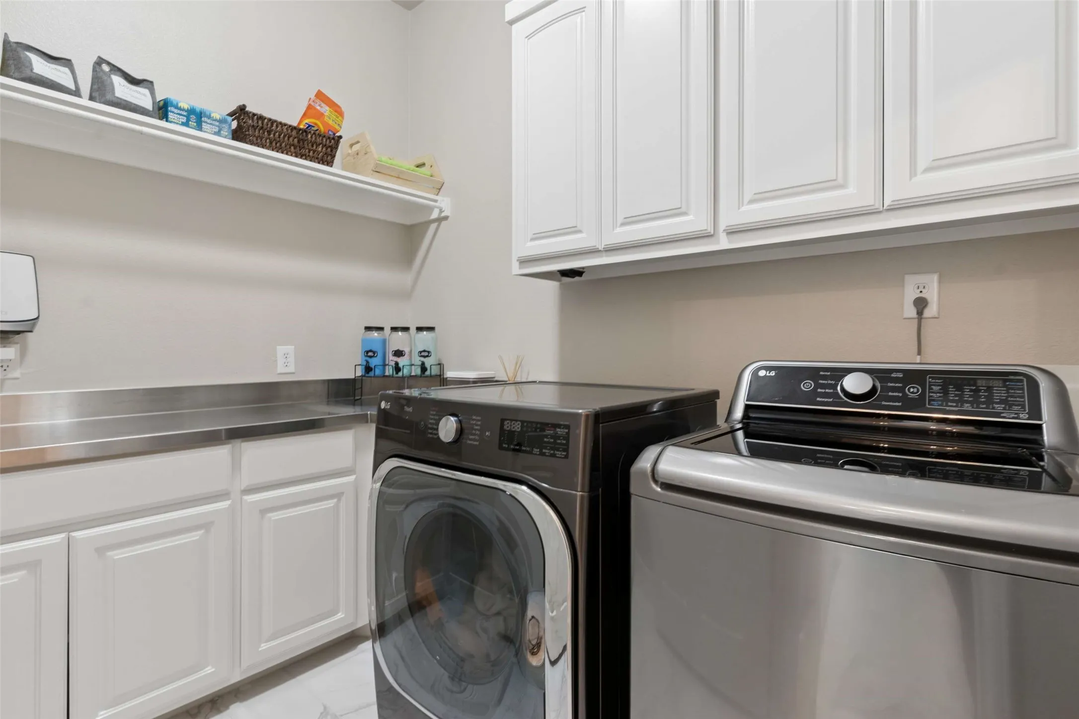 Single Family Residence For Sale in Collin County , 4613 Lake Breeze Drive, Mc Kinney, Texas 75071, 4 Bedroom, 5 Bathroom, 3 Garage spaces, 3,182 Sqft, built in 2007, mls#21405984, Real Estate Agent in Mc Kinney, Homes For Sale in Collin county, Homes For Sale in Mc Kinney, Realtor in Mc Kinney Texas, Real Estate Brokerage Independent Realty Texas, Luminita Cordes Realtor