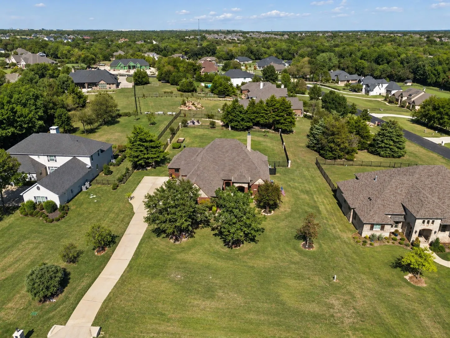 Single Family Residence For Sale in Collin County , 4613 Lake Breeze Drive, Mc Kinney, Texas 75071, 4 Bedroom, 5 Bathroom, 3 Garage spaces, 3,182 Sqft, built in 2007, mls#21405984, Real Estate Agent in Mc Kinney, Homes For Sale in Collin county, Homes For Sale in Mc Kinney, Realtor in Mc Kinney Texas, Real Estate Brokerage Independent Realty Texas, Luminita Cordes Realtor