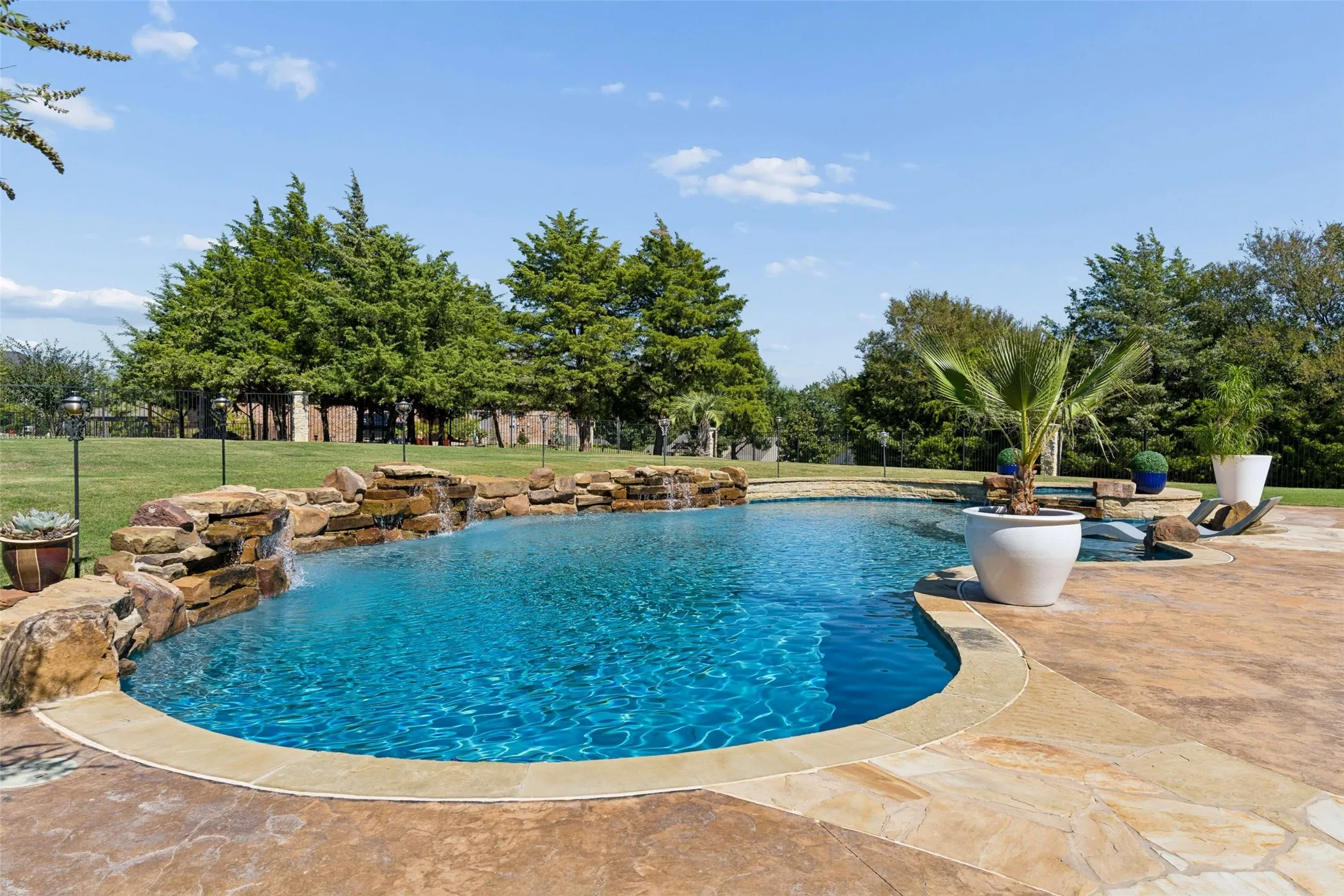 Single Family Residence For Sale in Collin County , 4613 Lake Breeze Drive, Mc Kinney, Texas 75071, 4 Bedroom, 5 Bathroom, 3 Garage spaces, 3,182 Sqft, built in 2007, mls#21405984, Real Estate Agent in Mc Kinney, Homes For Sale in Collin county, Homes For Sale in Mc Kinney, Realtor in Mc Kinney Texas, Real Estate Brokerage Independent Realty Texas, Luminita Cordes Realtor