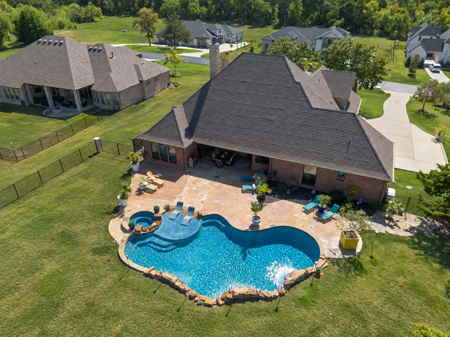 Single Family Residence For Sale in Collin County , 4613 Lake Breeze Drive, Mc Kinney, Texas 75071, 4 Bedroom, 5 Bathroom, 3 Garage spaces, 3,182 Sqft, built in 2007, mls#21405984, Real Estate Agent in Mc Kinney, Homes For Sale in Collin county, Homes For Sale in Mc Kinney, Realtor in Mc Kinney Texas, Real Estate Brokerage Independent Realty Texas, Luminita Cordes Realtor