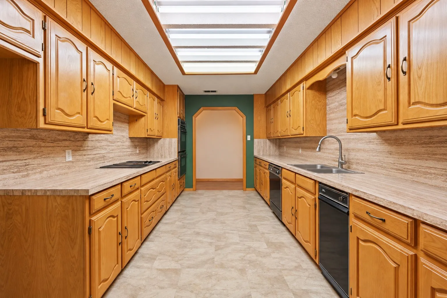 Single Family Residence For Sale in Johnson County , 1605 Heather Court, Cleburne, Texas 76033, 3 Bedroom, 3 Bathroom, 2 Garage spaces, 3,115 Sqft, built in 1986, mls#21407371, Real Estate Agent in Cleburne, Homes For Sale in Johnson county, Homes For Sale in Cleburne, Realtor in Cleburne Texas, Real Estate Brokerage Independent Realty Texas, Luminita Cordes Realtor