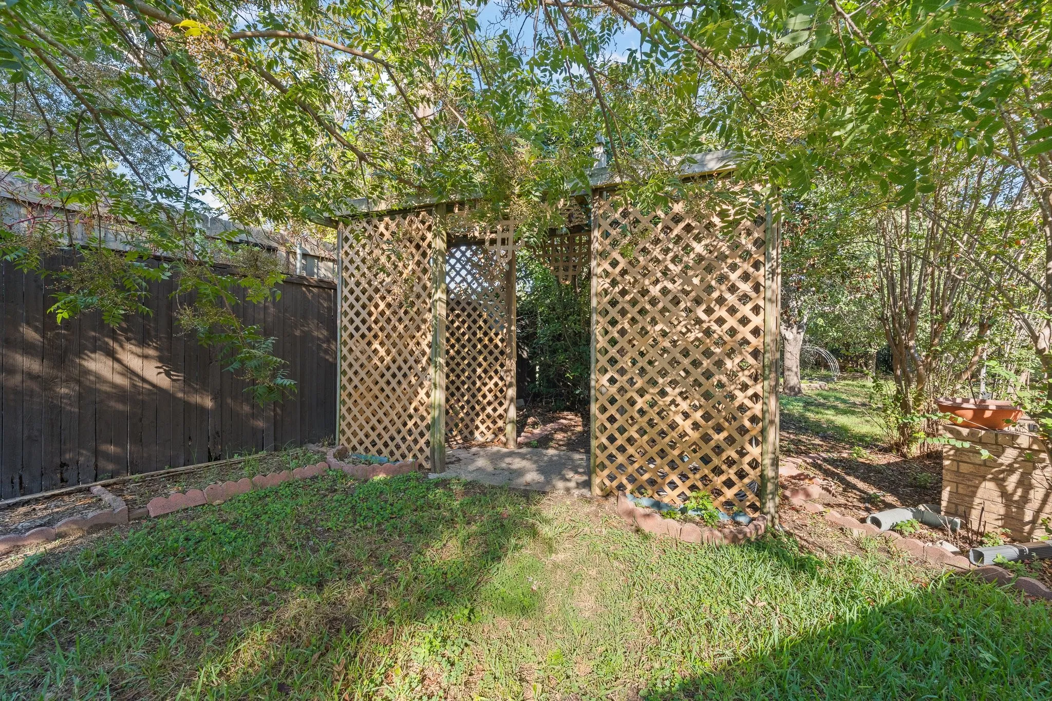 Single Family Residence For Sale in Johnson County , 1605 Heather Court, Cleburne, Texas 76033, 3 Bedroom, 3 Bathroom, 2 Garage spaces, 3,115 Sqft, built in 1986, mls#21407371, Real Estate Agent in Cleburne, Homes For Sale in Johnson county, Homes For Sale in Cleburne, Realtor in Cleburne Texas, Real Estate Brokerage Independent Realty Texas, Luminita Cordes Realtor