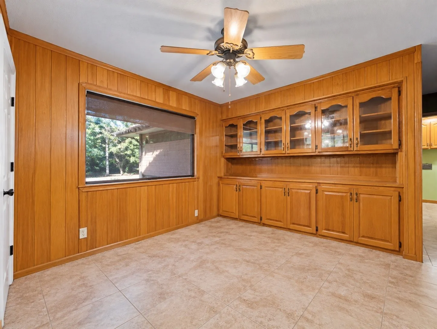 Single Family Residence For Sale in Johnson County , 1605 Heather Court, Cleburne, Texas 76033, 3 Bedroom, 3 Bathroom, 2 Garage spaces, 3,115 Sqft, built in 1986, mls#21407371, Real Estate Agent in Cleburne, Homes For Sale in Johnson county, Homes For Sale in Cleburne, Realtor in Cleburne Texas, Real Estate Brokerage Independent Realty Texas, Luminita Cordes Realtor