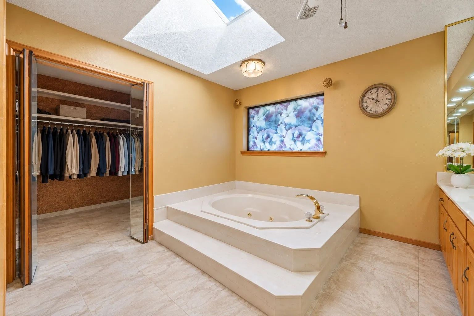 Single Family Residence For Sale in Johnson County , 1605 Heather Court, Cleburne, Texas 76033, 3 Bedroom, 3 Bathroom, 2 Garage spaces, 3,115 Sqft, built in 1986, mls#21407371, Real Estate Agent in Cleburne, Homes For Sale in Johnson county, Homes For Sale in Cleburne, Realtor in Cleburne Texas, Real Estate Brokerage Independent Realty Texas, Luminita Cordes Realtor