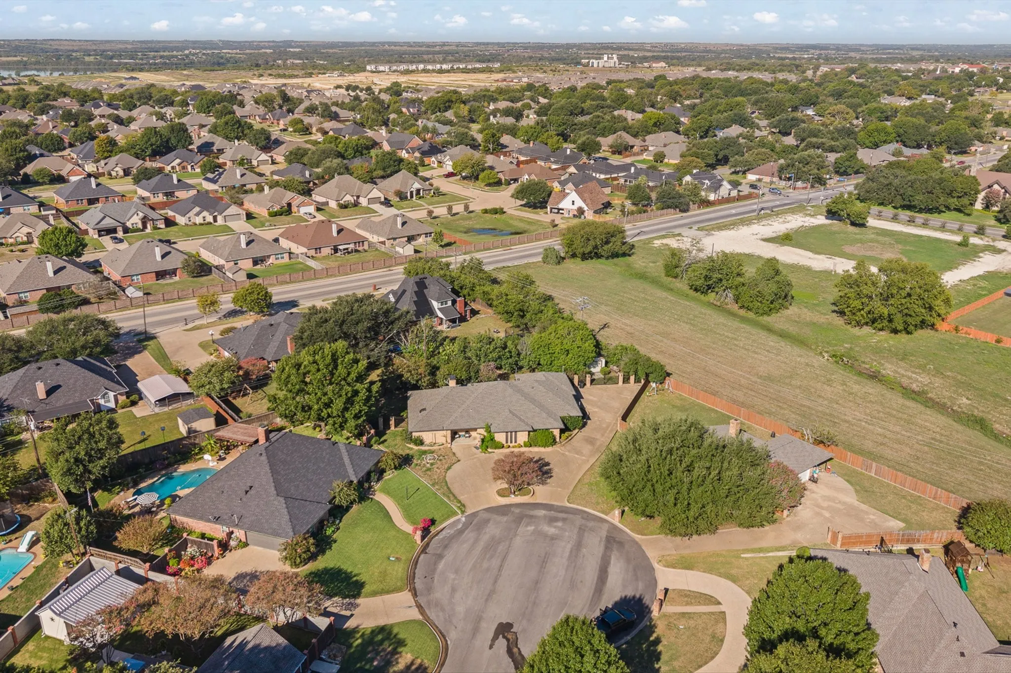 Single Family Residence For Sale in Johnson County , 1605 Heather Court, Cleburne, Texas 76033, 3 Bedroom, 3 Bathroom, 2 Garage spaces, 3,115 Sqft, built in 1986, mls#21407371, Real Estate Agent in Cleburne, Homes For Sale in Johnson county, Homes For Sale in Cleburne, Realtor in Cleburne Texas, Real Estate Brokerage Independent Realty Texas, Luminita Cordes Realtor