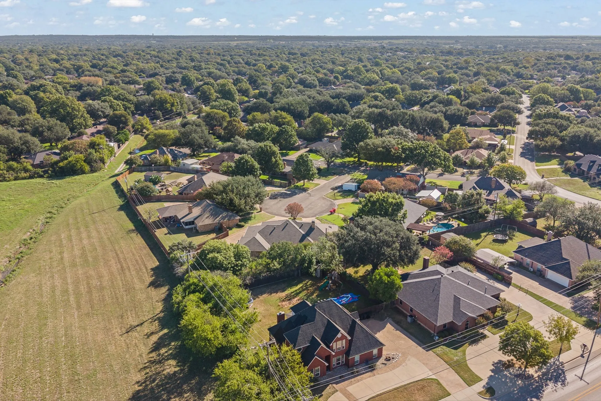 Single Family Residence For Sale in Johnson County , 1605 Heather Court, Cleburne, Texas 76033, 3 Bedroom, 3 Bathroom, 2 Garage spaces, 3,115 Sqft, built in 1986, mls#21407371, Real Estate Agent in Cleburne, Homes For Sale in Johnson county, Homes For Sale in Cleburne, Realtor in Cleburne Texas, Real Estate Brokerage Independent Realty Texas, Luminita Cordes Realtor