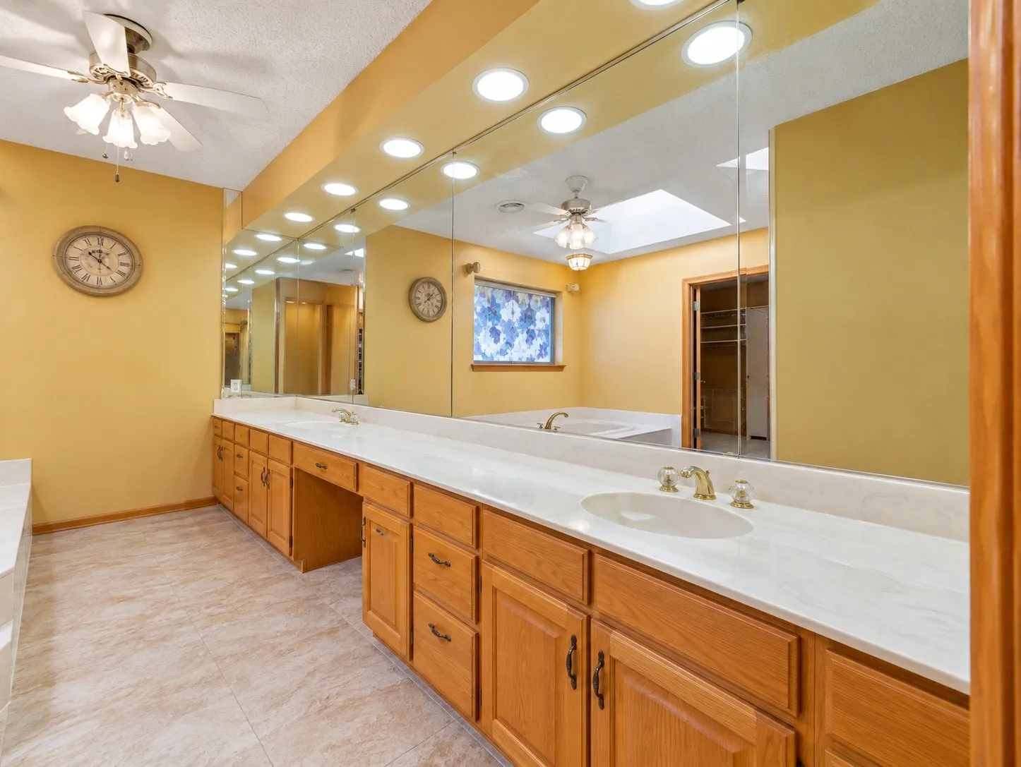 Single Family Residence For Sale in Johnson County , 1605 Heather Court, Cleburne, Texas 76033, 3 Bedroom, 3 Bathroom, 2 Garage spaces, 3,115 Sqft, built in 1986, mls#21407371, Real Estate Agent in Cleburne, Homes For Sale in Johnson county, Homes For Sale in Cleburne, Realtor in Cleburne Texas, Real Estate Brokerage Independent Realty Texas, Luminita Cordes Realtor