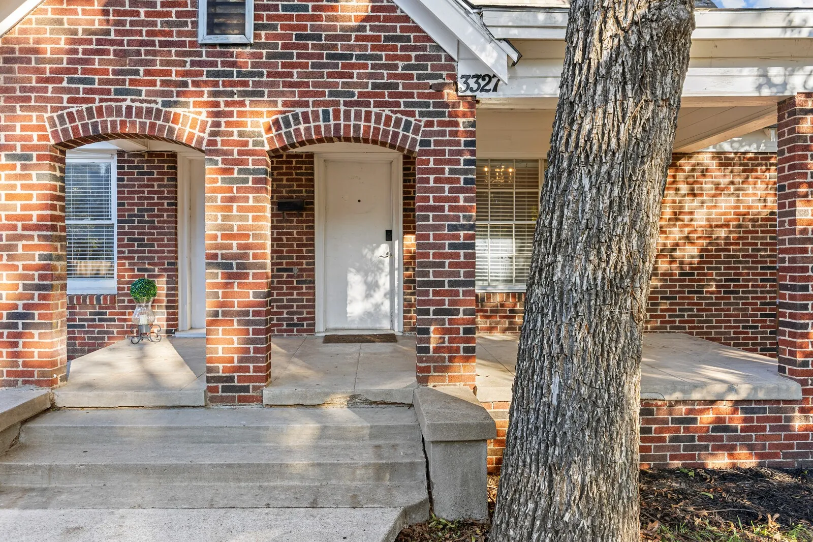 Single Family Residence For Sale in Mc Lennan County , 3327 Morrow Avenue, Waco, Texas 76707, 2 Bedroom, 1 Bathroom, Garage spaces, 1,092 Sqft, built in 1925, mls#21404454, Real Estate Agent in Waco, Homes For Sale in Mc Lennan county, Homes For Sale in Waco, Realtor in Waco Texas, Real Estate Brokerage Independent Realty Texas, Luminita Cordes Realtor