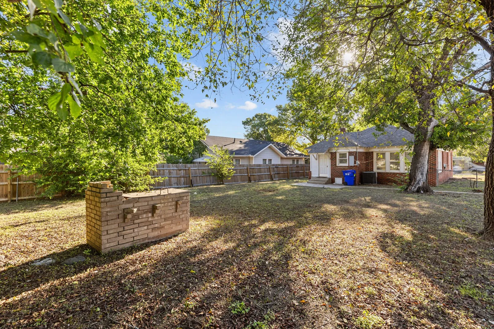 Single Family Residence For Sale in Mc Lennan County , 3327 Morrow Avenue, Waco, Texas 76707, 2 Bedroom, 1 Bathroom, Garage spaces, 1,092 Sqft, built in 1925, mls#21404454, Real Estate Agent in Waco, Homes For Sale in Mc Lennan county, Homes For Sale in Waco, Realtor in Waco Texas, Real Estate Brokerage Independent Realty Texas, Luminita Cordes Realtor