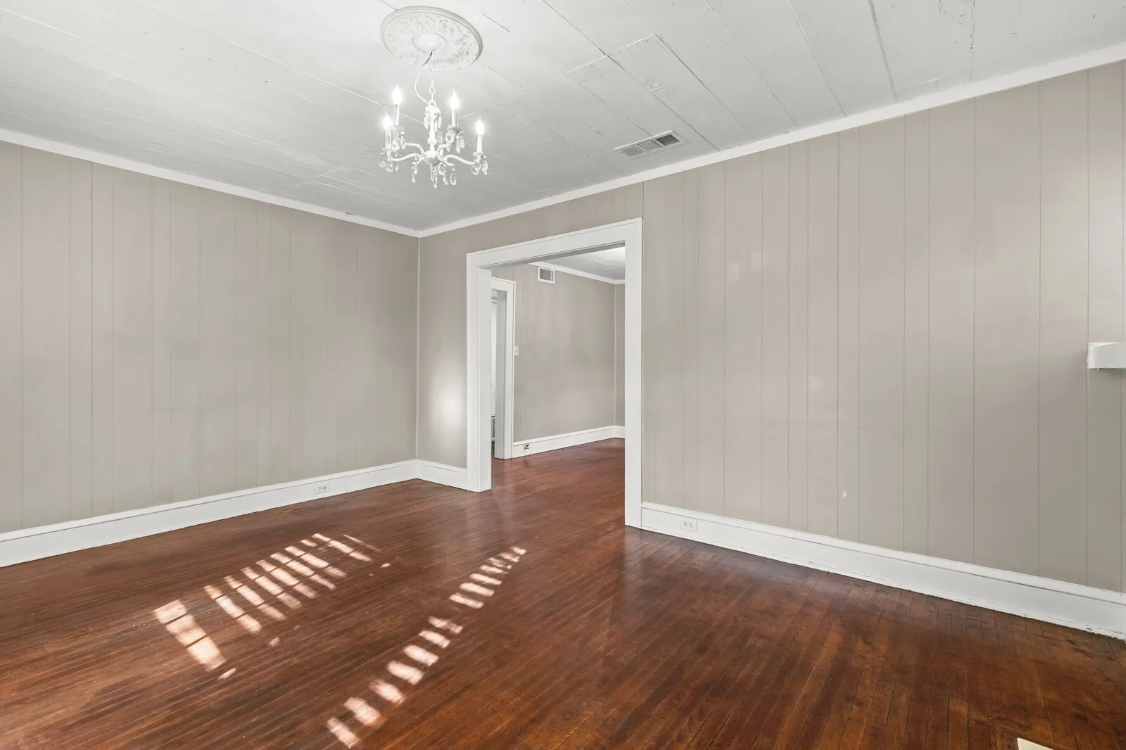 Single Family Residence For Sale in Mc Lennan County , 3327 Morrow Avenue, Waco, Texas 76707, 2 Bedroom, 1 Bathroom, Garage spaces, 1,092 Sqft, built in 1925, mls#21404454, Real Estate Agent in Waco, Homes For Sale in Mc Lennan county, Homes For Sale in Waco, Realtor in Waco Texas, Real Estate Brokerage Independent Realty Texas, Luminita Cordes Realtor
