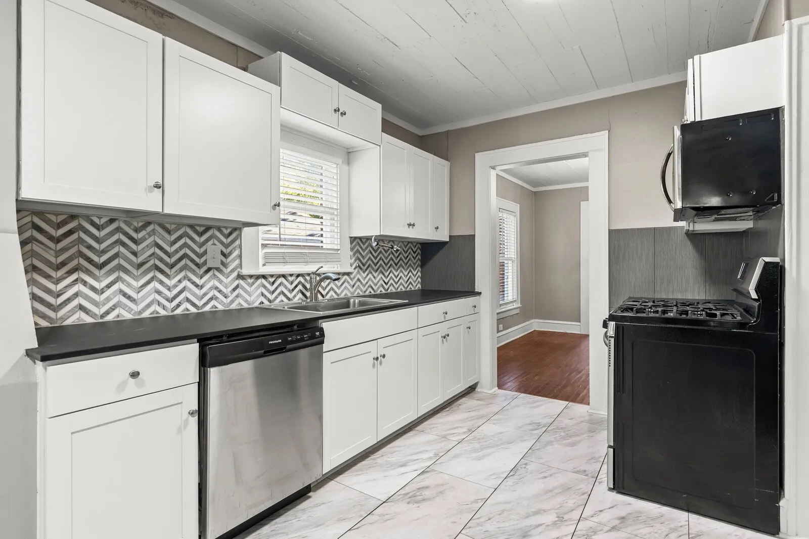 Single Family Residence For Sale in Mc Lennan County , 3327 Morrow Avenue, Waco, Texas 76707, 2 Bedroom, 1 Bathroom, Garage spaces, 1,092 Sqft, built in 1925, mls#21404454, Real Estate Agent in Waco, Homes For Sale in Mc Lennan county, Homes For Sale in Waco, Realtor in Waco Texas, Real Estate Brokerage Independent Realty Texas, Luminita Cordes Realtor