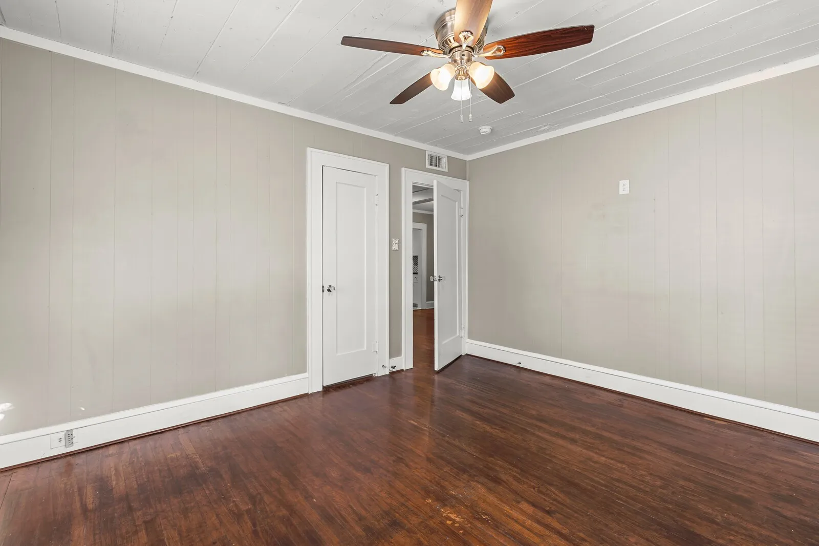 Single Family Residence For Sale in Mc Lennan County , 3327 Morrow Avenue, Waco, Texas 76707, 2 Bedroom, 1 Bathroom, Garage spaces, 1,092 Sqft, built in 1925, mls#21404454, Real Estate Agent in Waco, Homes For Sale in Mc Lennan county, Homes For Sale in Waco, Realtor in Waco Texas, Real Estate Brokerage Independent Realty Texas, Luminita Cordes Realtor