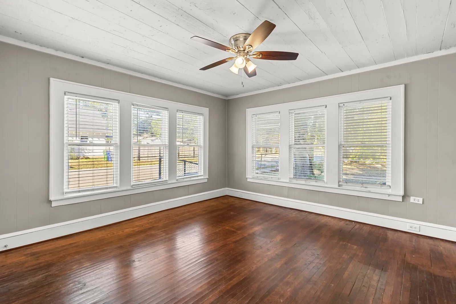 Single Family Residence For Sale in Mc Lennan County , 3327 Morrow Avenue, Waco, Texas 76707, 2 Bedroom, 1 Bathroom, Garage spaces, 1,092 Sqft, built in 1925, mls#21404454, Real Estate Agent in Waco, Homes For Sale in Mc Lennan county, Homes For Sale in Waco, Realtor in Waco Texas, Real Estate Brokerage Independent Realty Texas, Luminita Cordes Realtor