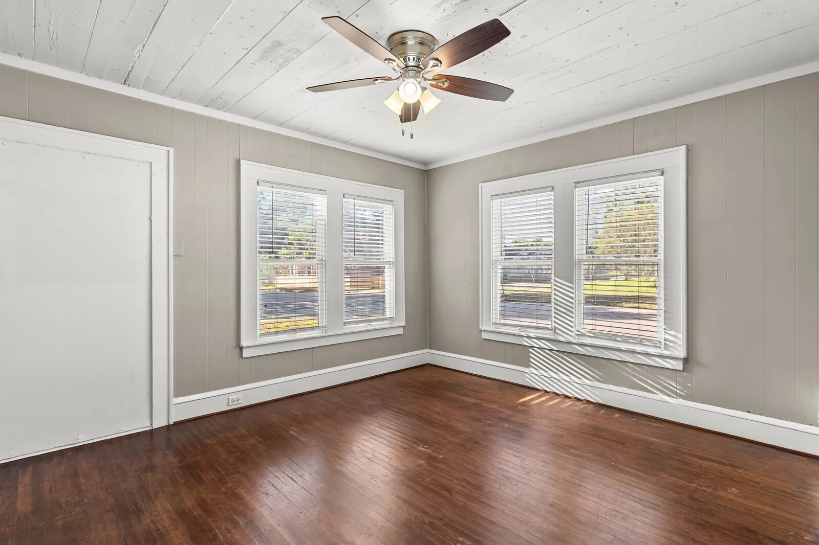 Single Family Residence For Sale in Mc Lennan County , 3327 Morrow Avenue, Waco, Texas 76707, 2 Bedroom, 1 Bathroom, Garage spaces, 1,092 Sqft, built in 1925, mls#21404454, Real Estate Agent in Waco, Homes For Sale in Mc Lennan county, Homes For Sale in Waco, Realtor in Waco Texas, Real Estate Brokerage Independent Realty Texas, Luminita Cordes Realtor