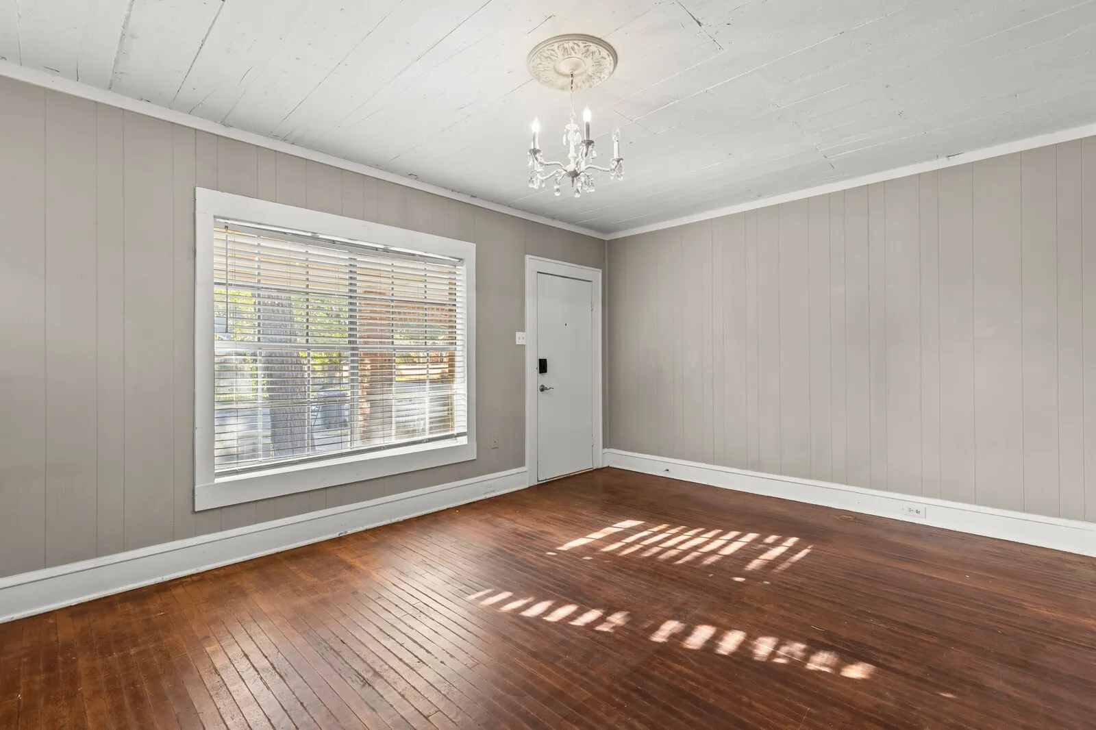 Single Family Residence For Sale in Mc Lennan County , 3327 Morrow Avenue, Waco, Texas 76707, 2 Bedroom, 1 Bathroom, Garage spaces, 1,092 Sqft, built in 1925, mls#21404454, Real Estate Agent in Waco, Homes For Sale in Mc Lennan county, Homes For Sale in Waco, Realtor in Waco Texas, Real Estate Brokerage Independent Realty Texas, Luminita Cordes Realtor