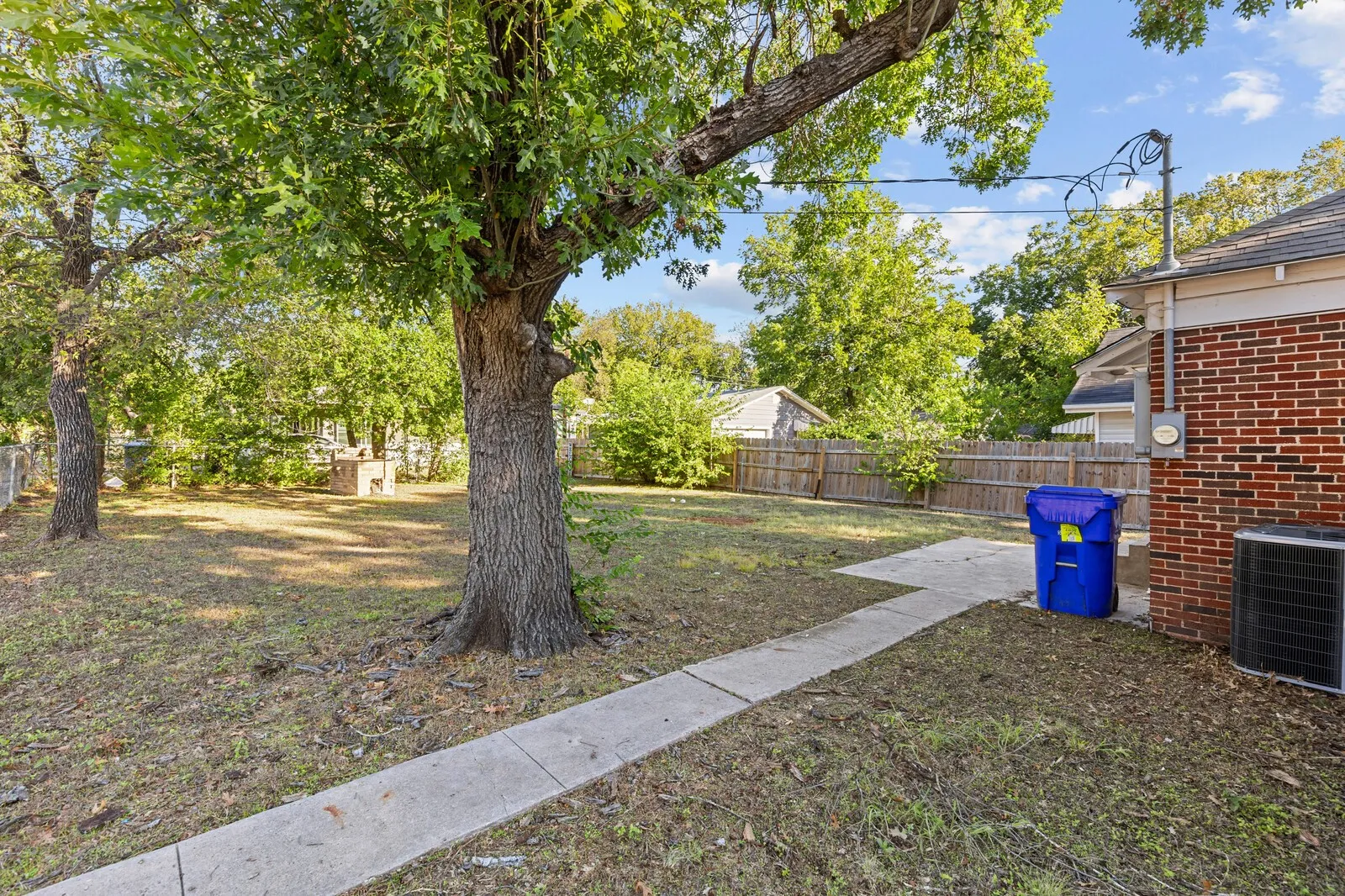 Single Family Residence For Sale in Mc Lennan County , 3327 Morrow Avenue, Waco, Texas 76707, 2 Bedroom, 1 Bathroom, Garage spaces, 1,092 Sqft, built in 1925, mls#21404454, Real Estate Agent in Waco, Homes For Sale in Mc Lennan county, Homes For Sale in Waco, Realtor in Waco Texas, Real Estate Brokerage Independent Realty Texas, Luminita Cordes Realtor