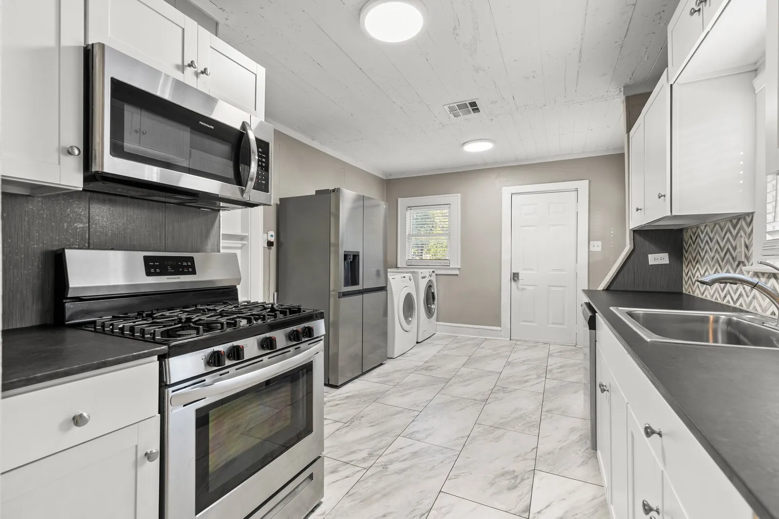 Single Family Residence For Sale in Mc Lennan County , 3327 Morrow Avenue, Waco, Texas 76707, 2 Bedroom, 1 Bathroom, Garage spaces, 1,092 Sqft, built in 1925, mls#21404454, Real Estate Agent in Waco, Homes For Sale in Mc Lennan county, Homes For Sale in Waco, Realtor in Waco Texas, Real Estate Brokerage Independent Realty Texas, Luminita Cordes Realtor