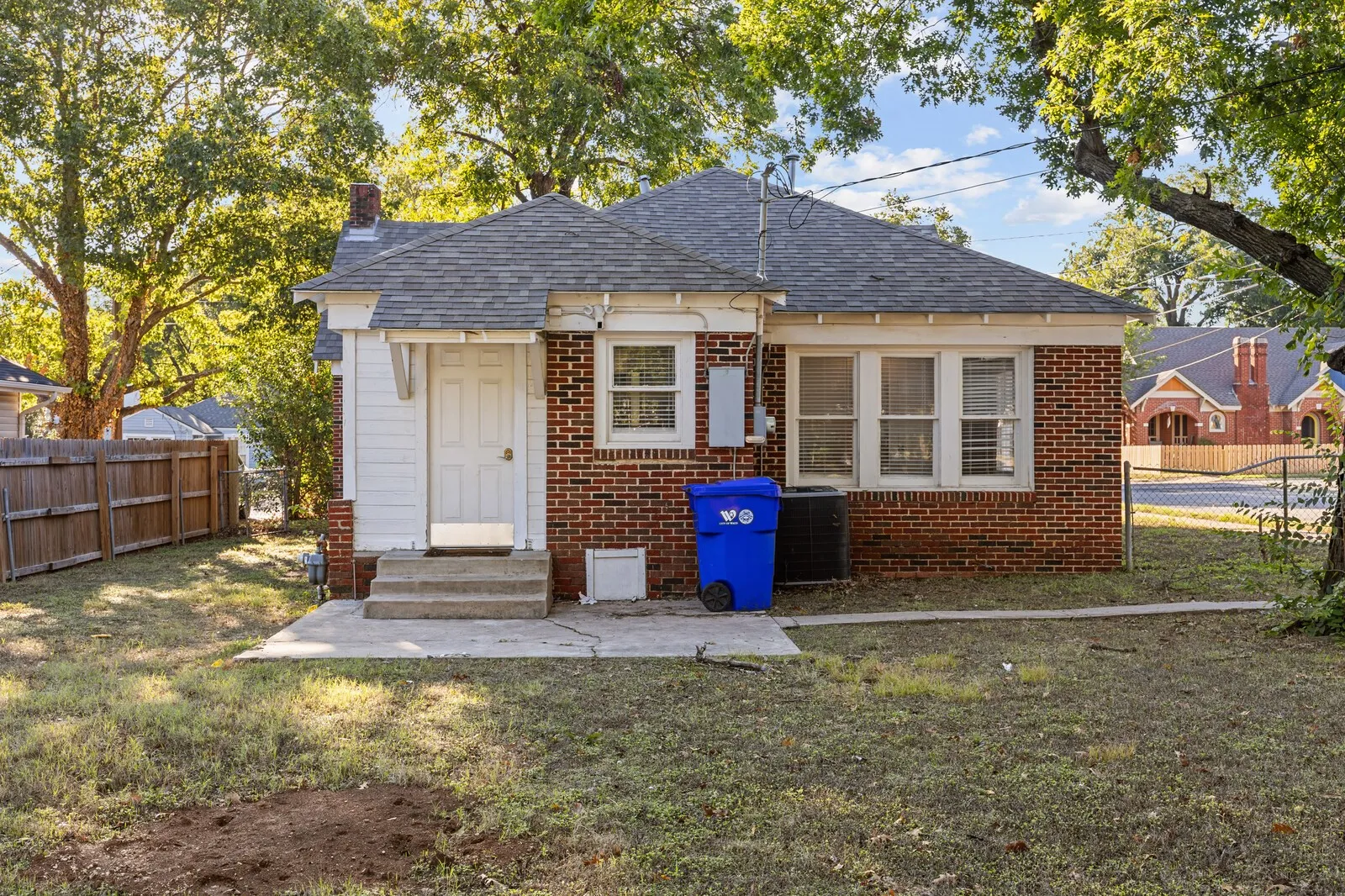 Single Family Residence For Sale in Mc Lennan County , 3327 Morrow Avenue, Waco, Texas 76707, 2 Bedroom, 1 Bathroom, Garage spaces, 1,092 Sqft, built in 1925, mls#21404454, Real Estate Agent in Waco, Homes For Sale in Mc Lennan county, Homes For Sale in Waco, Realtor in Waco Texas, Real Estate Brokerage Independent Realty Texas, Luminita Cordes Realtor