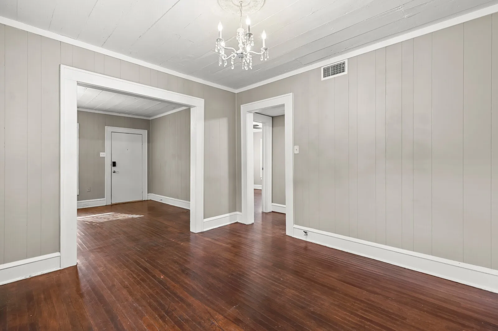 Single Family Residence For Sale in Mc Lennan County , 3327 Morrow Avenue, Waco, Texas 76707, 2 Bedroom, 1 Bathroom, Garage spaces, 1,092 Sqft, built in 1925, mls#21404454, Real Estate Agent in Waco, Homes For Sale in Mc Lennan county, Homes For Sale in Waco, Realtor in Waco Texas, Real Estate Brokerage Independent Realty Texas, Luminita Cordes Realtor