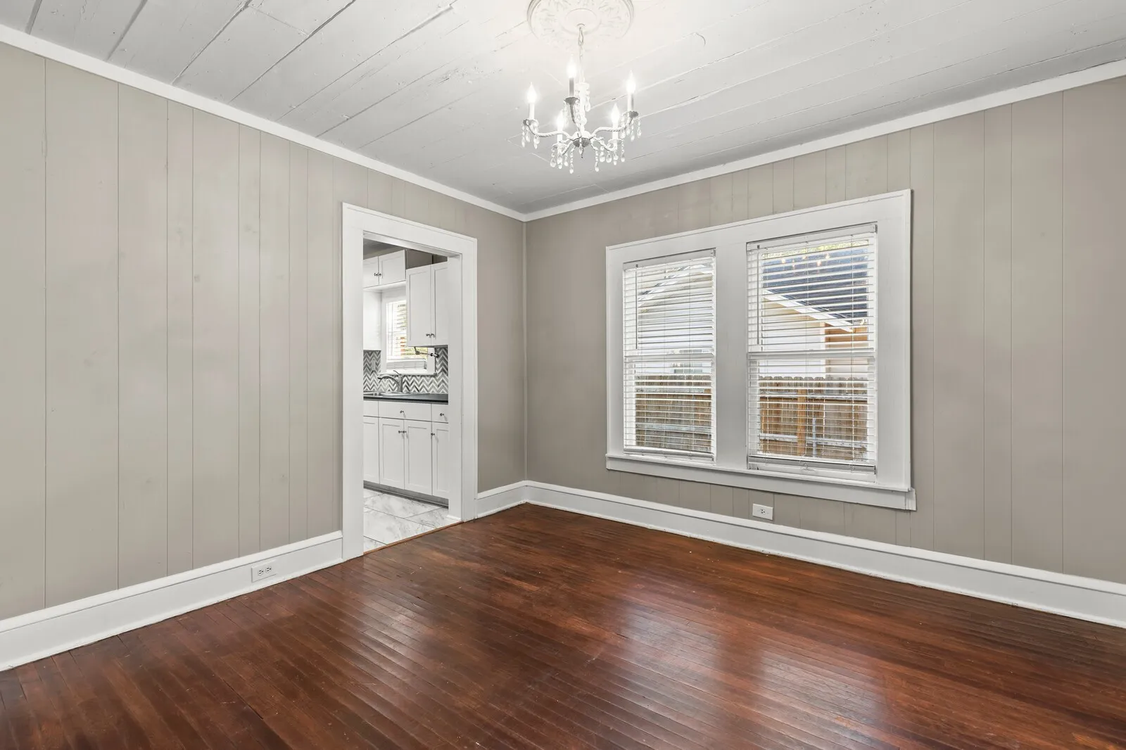 Single Family Residence For Sale in Mc Lennan County , 3327 Morrow Avenue, Waco, Texas 76707, 2 Bedroom, 1 Bathroom, Garage spaces, 1,092 Sqft, built in 1925, mls#21404454, Real Estate Agent in Waco, Homes For Sale in Mc Lennan county, Homes For Sale in Waco, Realtor in Waco Texas, Real Estate Brokerage Independent Realty Texas, Luminita Cordes Realtor