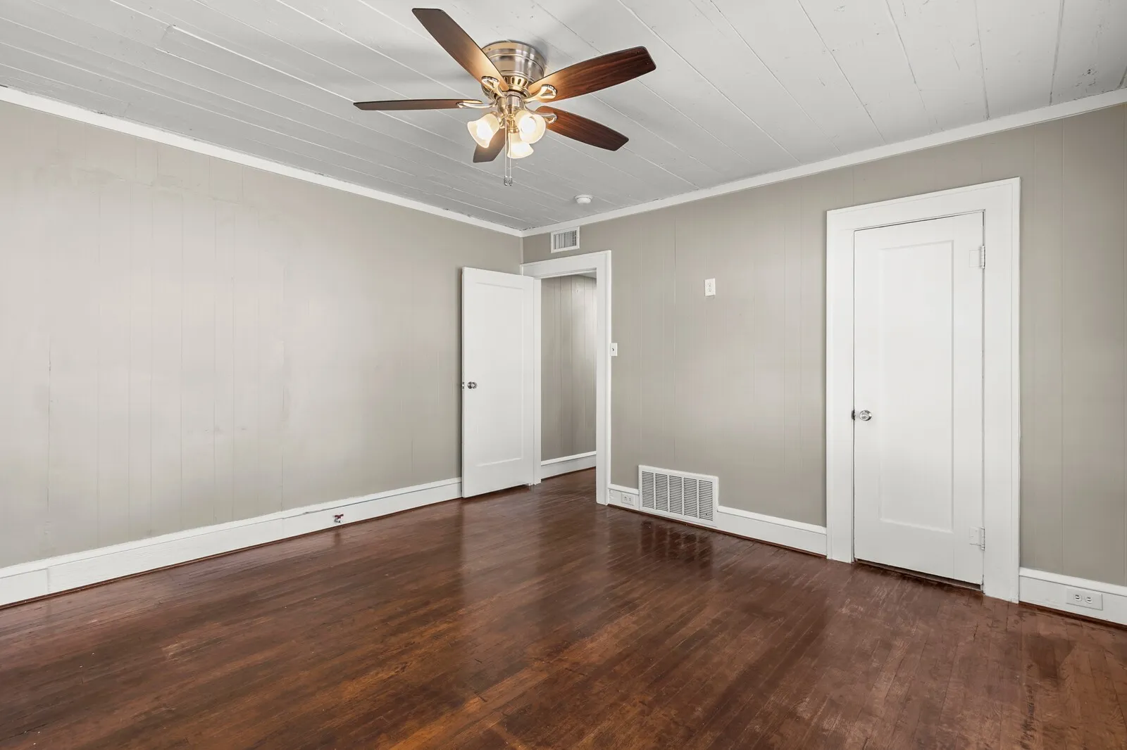 Single Family Residence For Sale in Mc Lennan County , 3327 Morrow Avenue, Waco, Texas 76707, 2 Bedroom, 1 Bathroom, Garage spaces, 1,092 Sqft, built in 1925, mls#21404454, Real Estate Agent in Waco, Homes For Sale in Mc Lennan county, Homes For Sale in Waco, Realtor in Waco Texas, Real Estate Brokerage Independent Realty Texas, Luminita Cordes Realtor