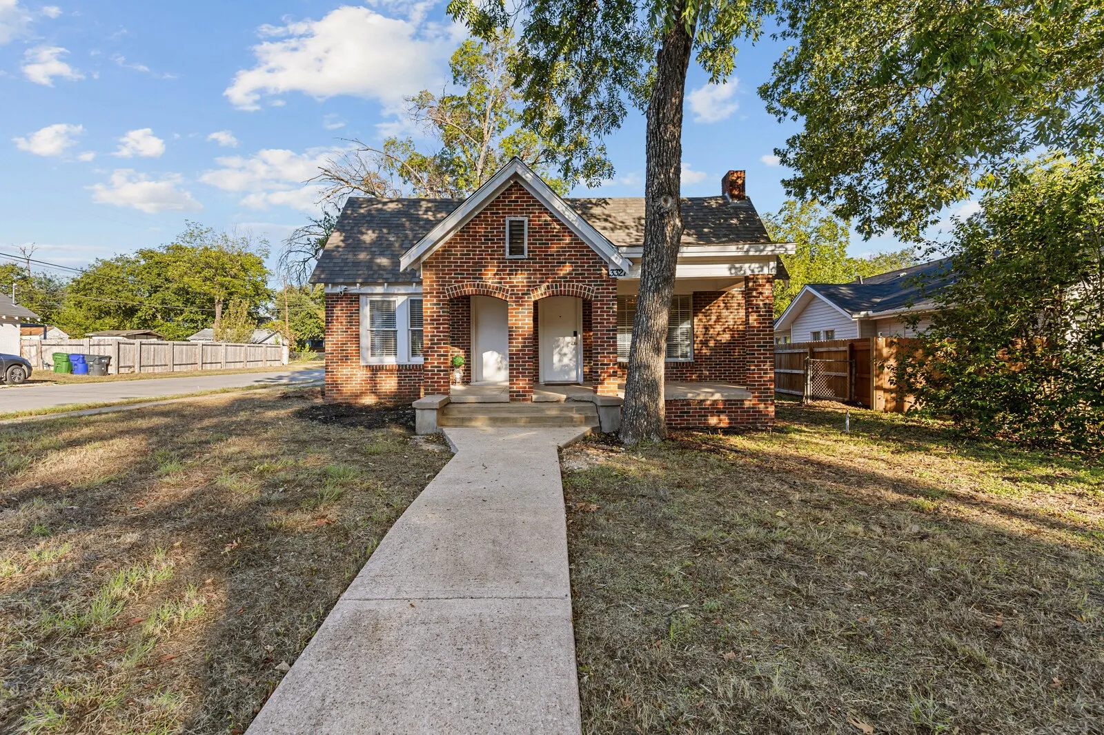 Single Family Residence For Sale in Mc Lennan County , 3327 Morrow Avenue, Waco, Texas 76707, 2 Bedroom, 1 Bathroom, Garage spaces, 1,092 Sqft, built in 1925, mls#21404454, Real Estate Agent in Waco, Homes For Sale in Mc Lennan county, Homes For Sale in Waco, Realtor in Waco Texas, Real Estate Brokerage Independent Realty Texas, Luminita Cordes Realtor